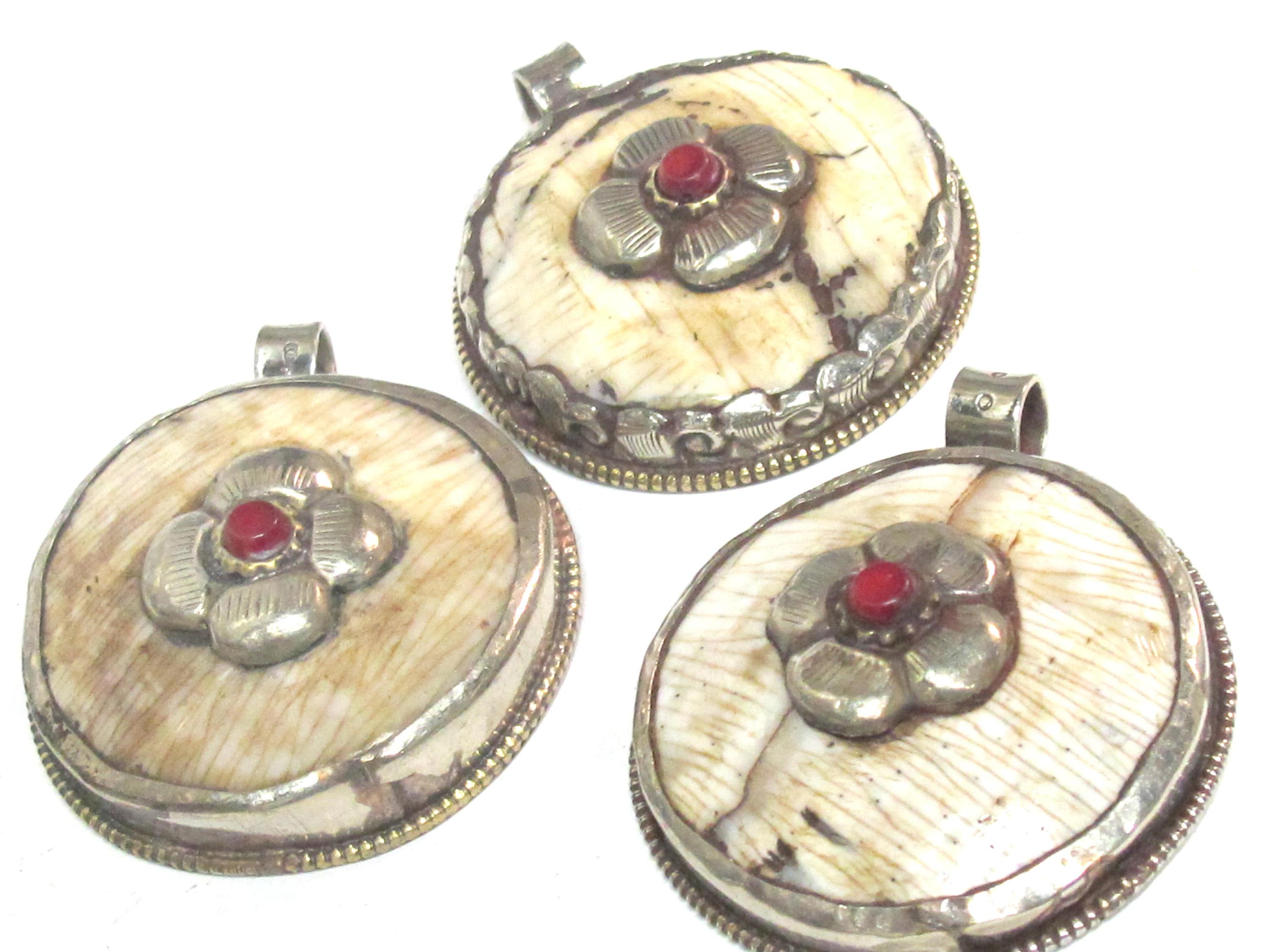 1 pendant - Ethnic Tibetan silver naga conch shell pendant with coral inlay and floral carving on reverse side - PM586A