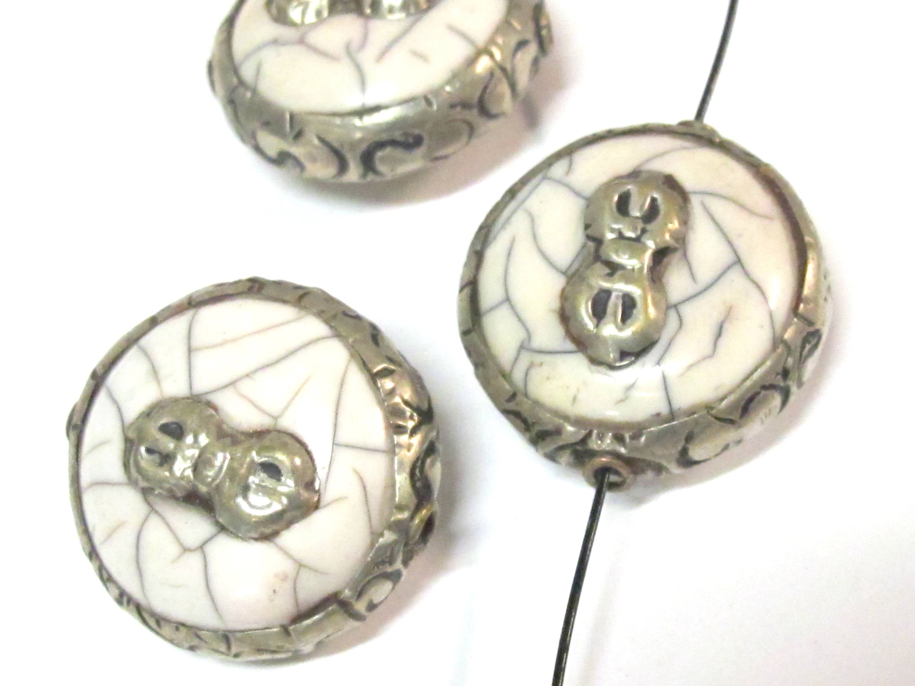 1 Bead - Reversible Large size Tibetan silver encased white cream color crackle resin dorje vajra symbol bead - BD524E