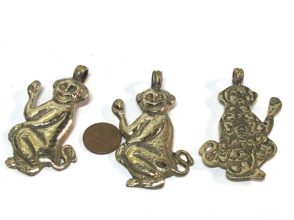 1 Pendant - Tibetan brass monkey pendant with floral carving on other side from Nepal - PM598