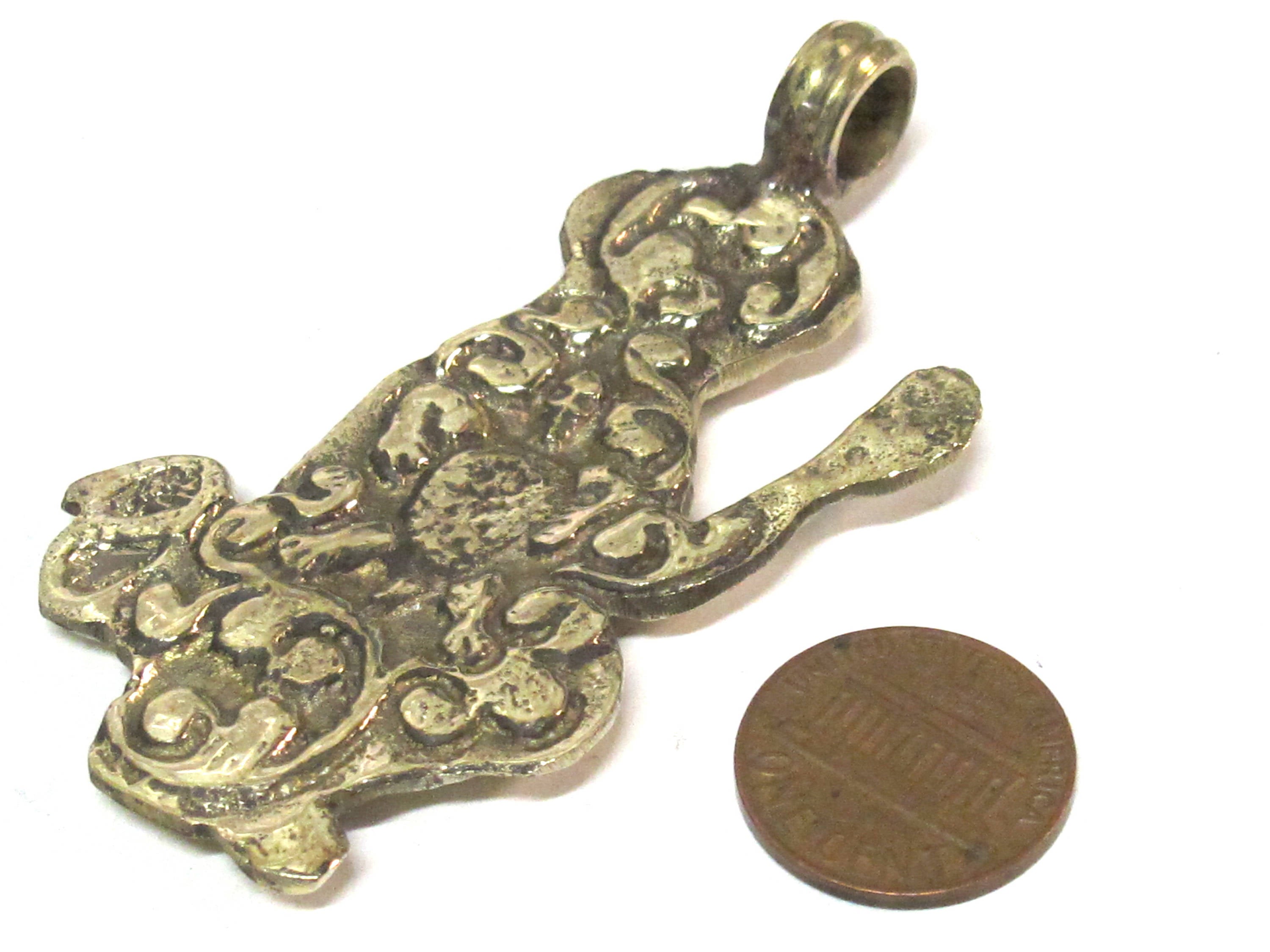 1 Pendant - Tibetan brass monkey pendant with floral carving on other side from Nepal - PM598