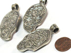 1 Pendant - Intricate carved ethnic Hindu lord Ganesha recycled cattle bone pendant with floral carving on reverse side -- PB007H