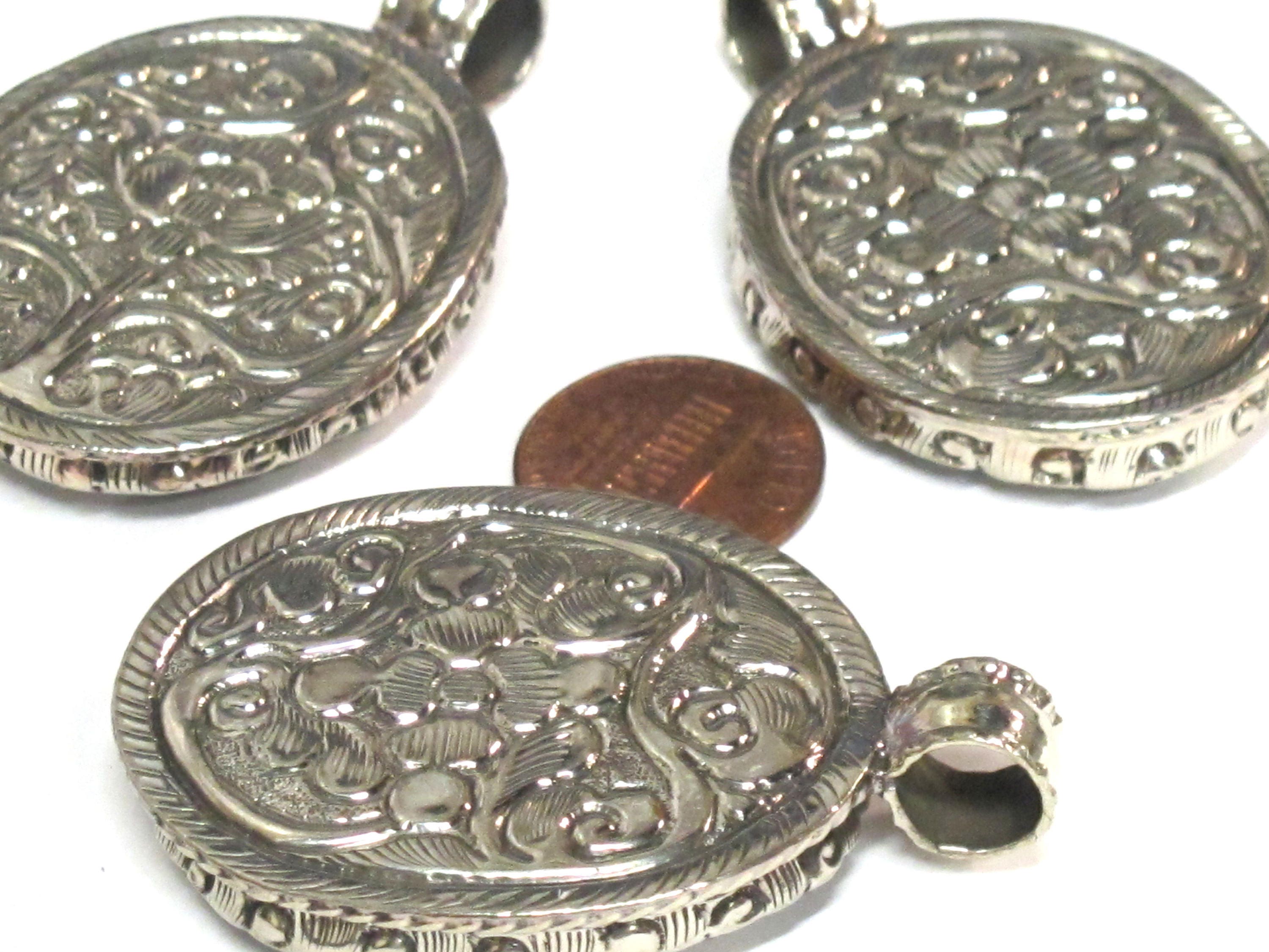 1 Pendant - Intricate carved ethnic Hindu Goddess Saraswati Maa recycled cattle bone pendant with floral carving on reverse side - PB007K