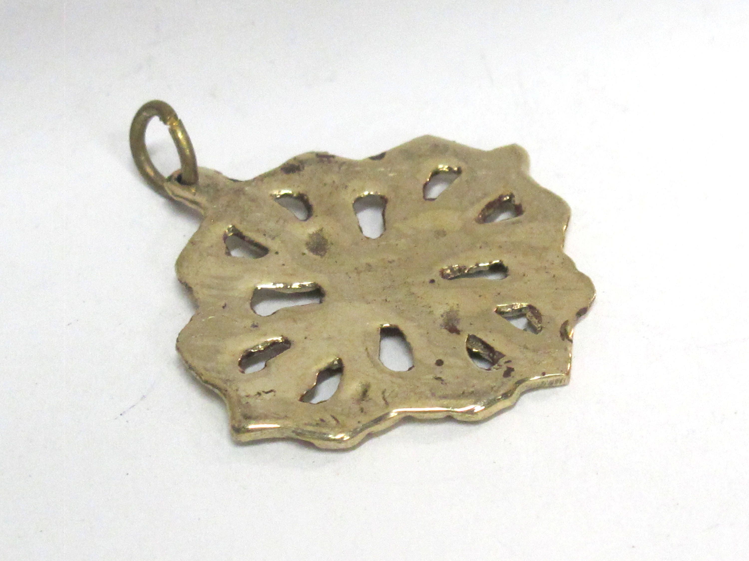 1 Pendant - Tibetan double dorje vajra brass pendant Nepal - CP131