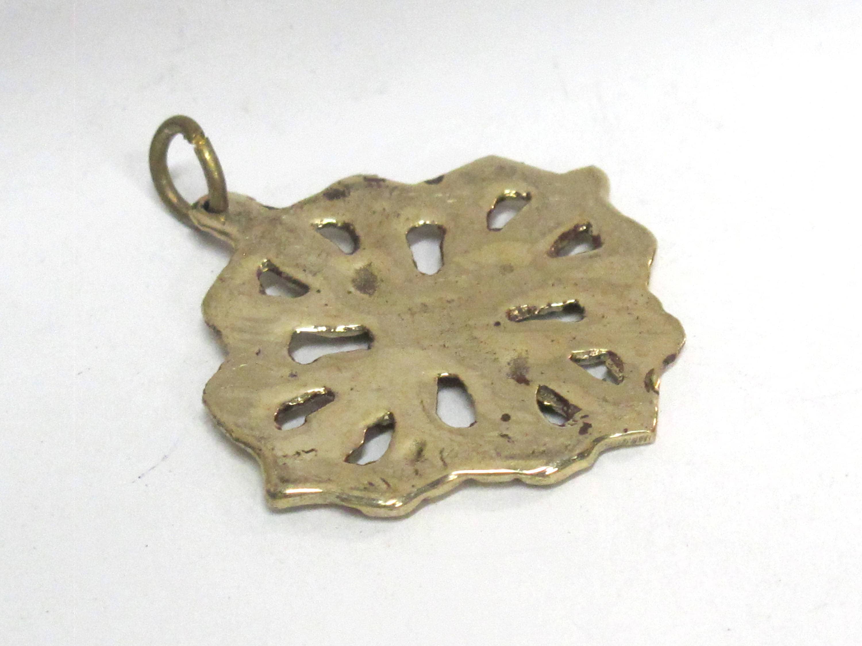 1 Pendant - Tibetan double dorje vajra brass pendant Nepal - CP131