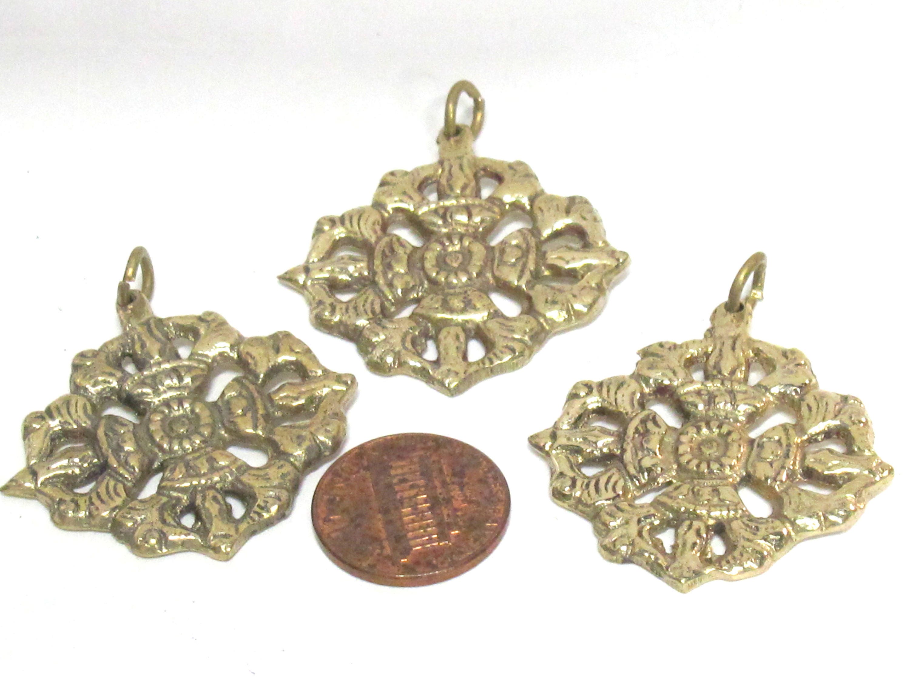1 Pendant - Tibetan double dorje vajra brass pendant Nepal - CP131