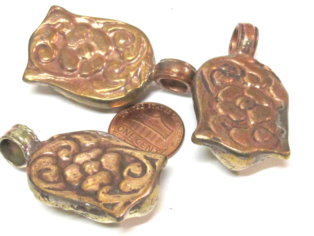 1 Pendant - Tibetan solid brass Buddha face pendant with mix coppery antiqued finish reverse side floral carving from Nepal - PM462C