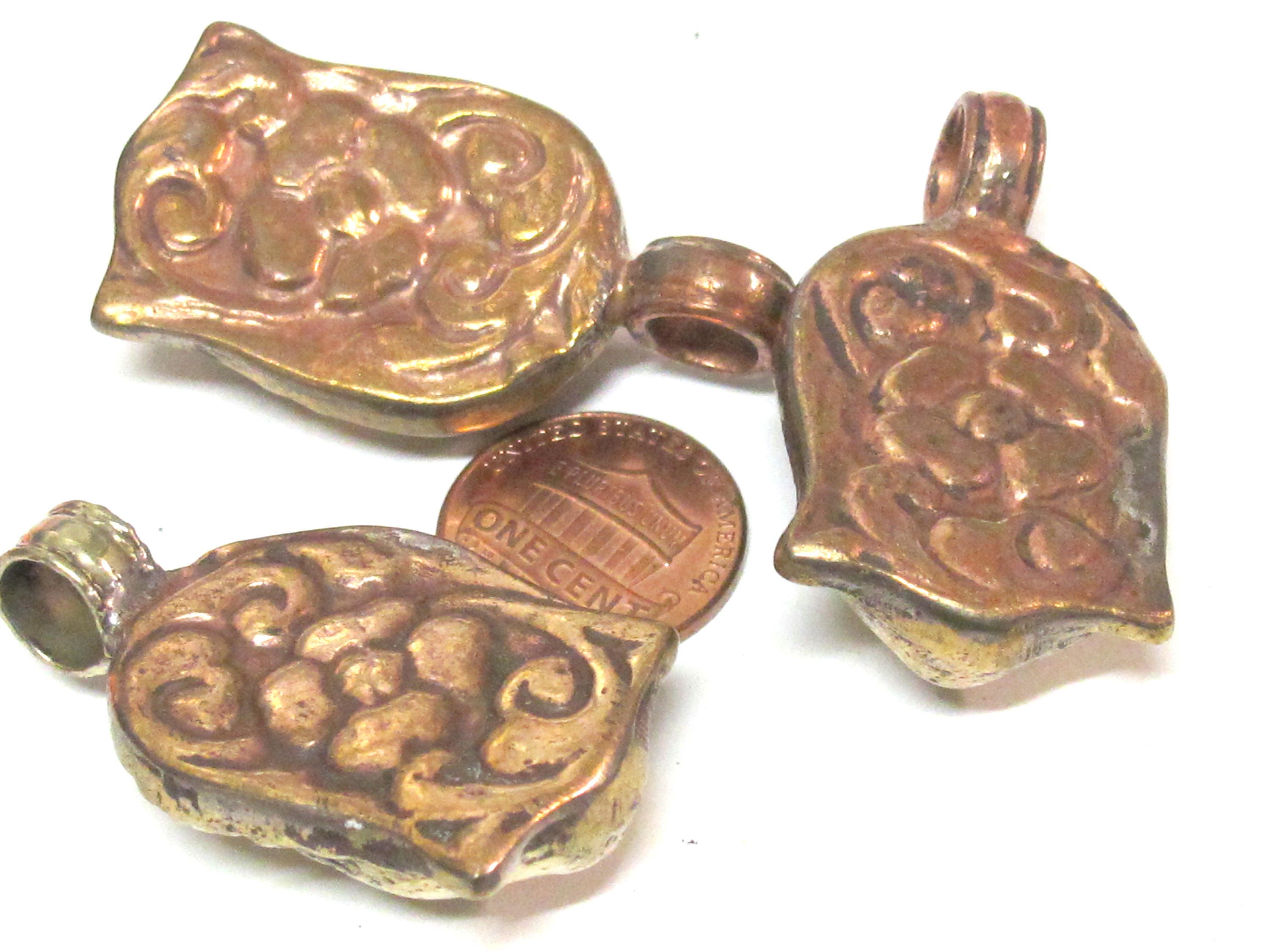 1 Pendant - Tibetan solid brass Buddha face pendant with mix coppery antiqued finish reverse side floral carving from Nepal - PM462C