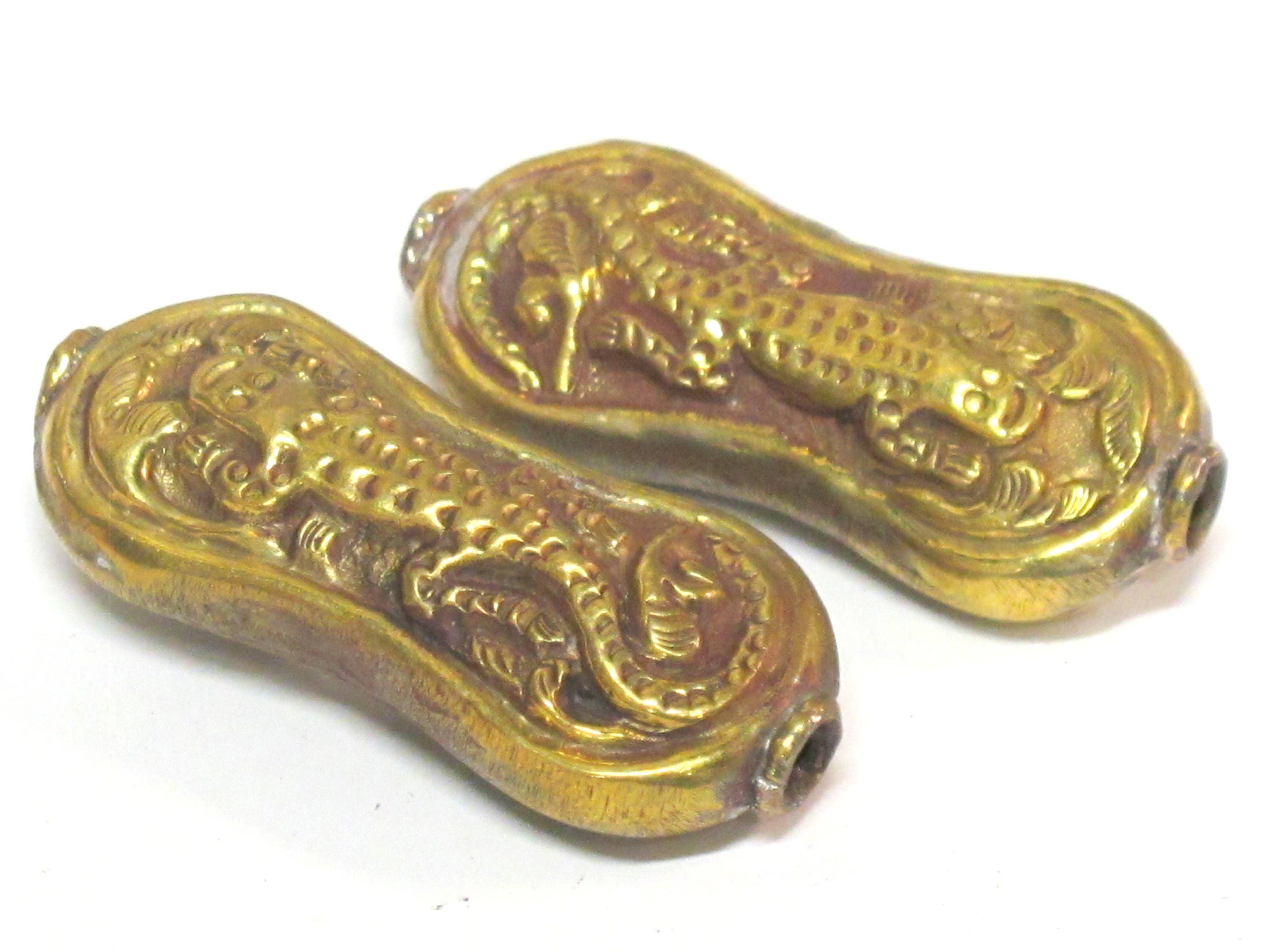1 Bead - Large reversible Tibetan brass bead from Nepal with carved alligator lizard gecko - jewelry making supplies - BD185B