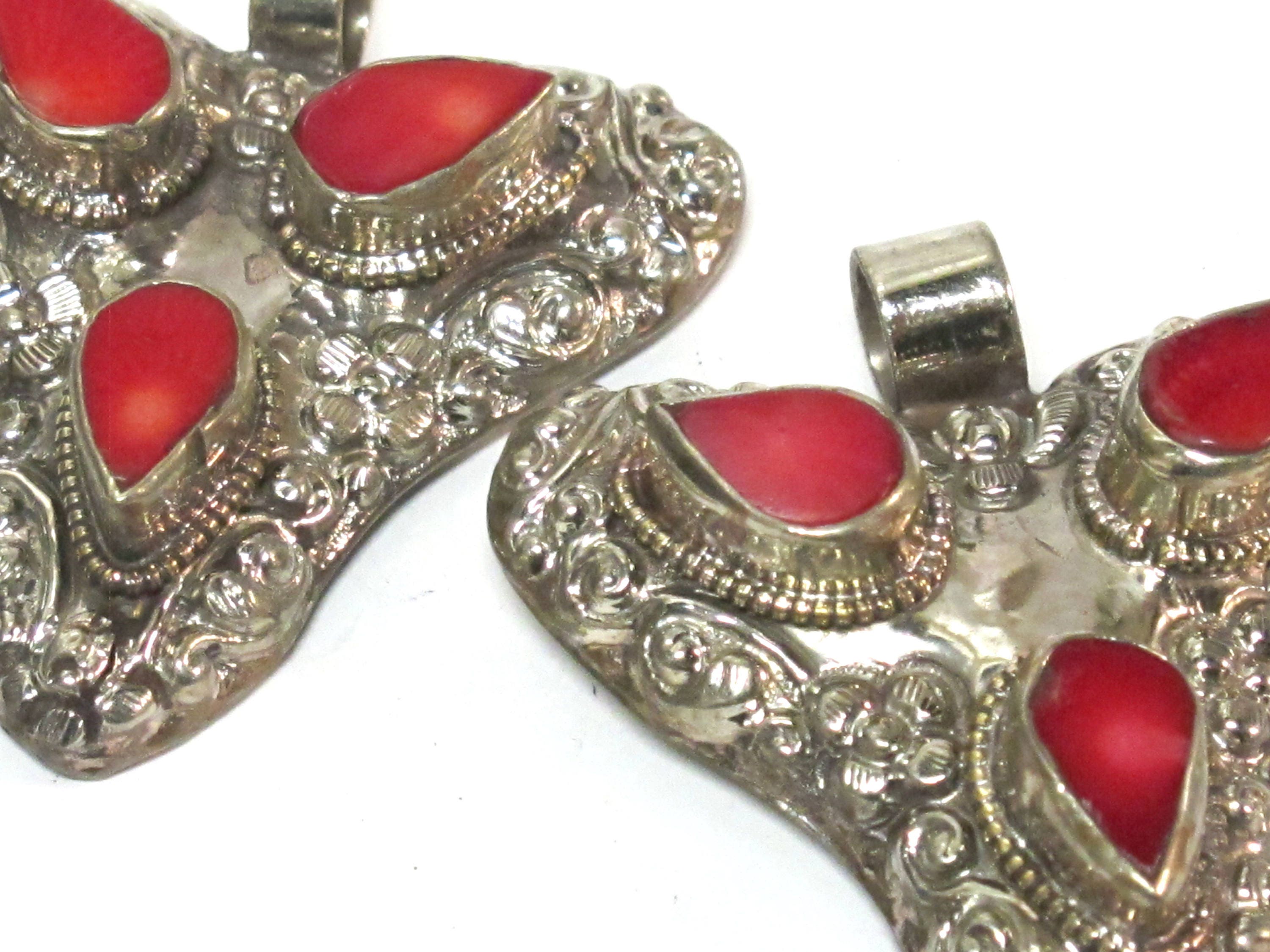 1 Pendant - Ethnic Tibetan triangular arrowhead shape inlaid pendant from Nepal with lotus flower on reverse side - PM585A