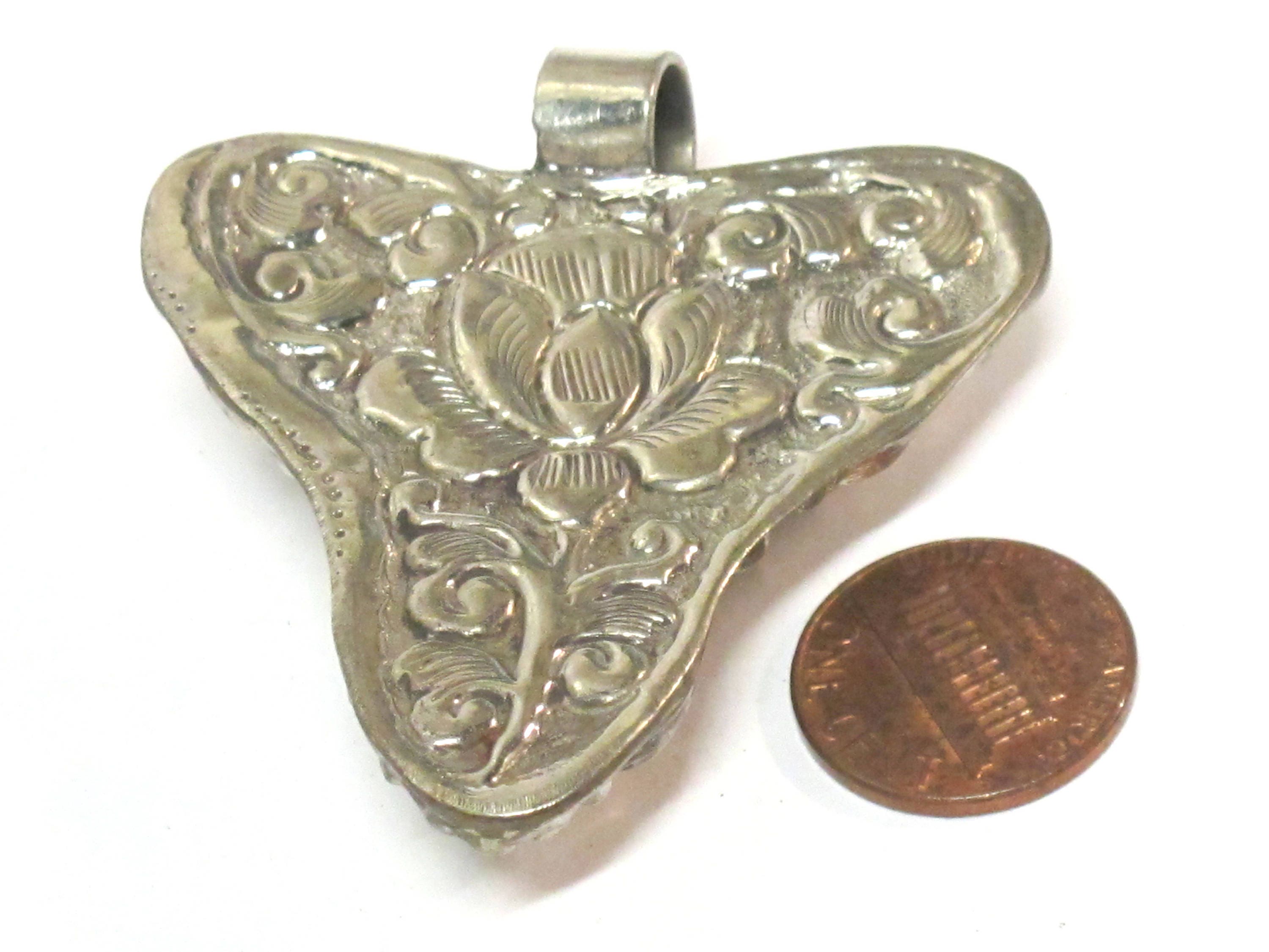 1 Pendant - Ethnic Tibetan triangular arrowhead shape inlaid pendant from Nepal with lotus flower on reverse side - PM585A