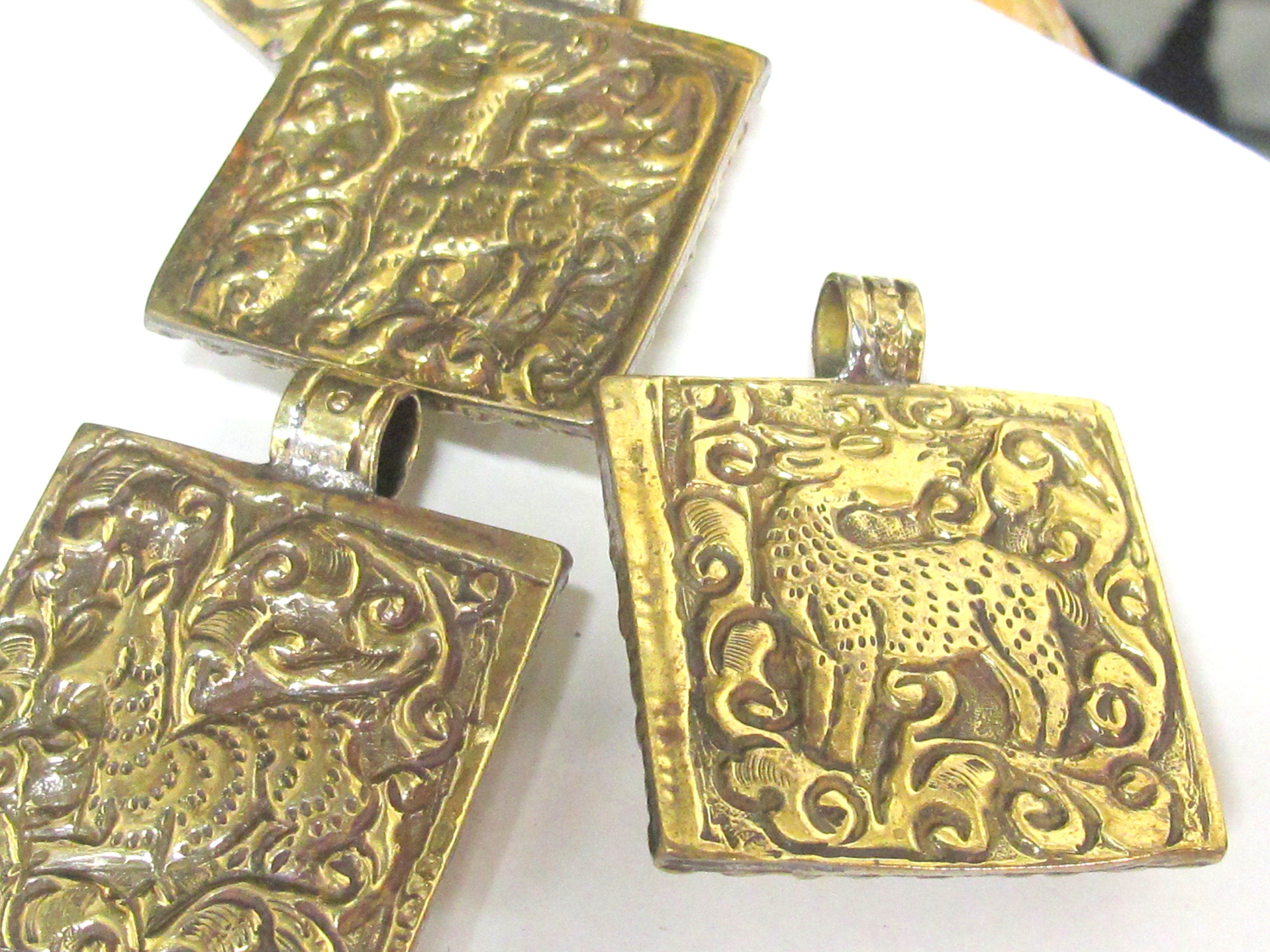1 pendant - Tibetan square shape Buddha pendant antiqued golden color with deer animal carving on other side - PM589D