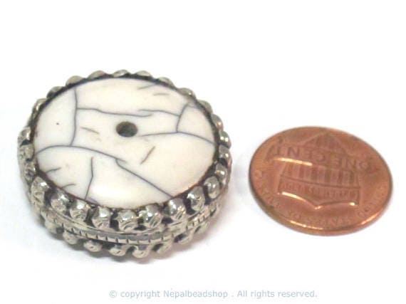 1 BEAD - Beautiful large disc wheel shape tibetan silver encased white crackle resin focal pendant bead - BD311B