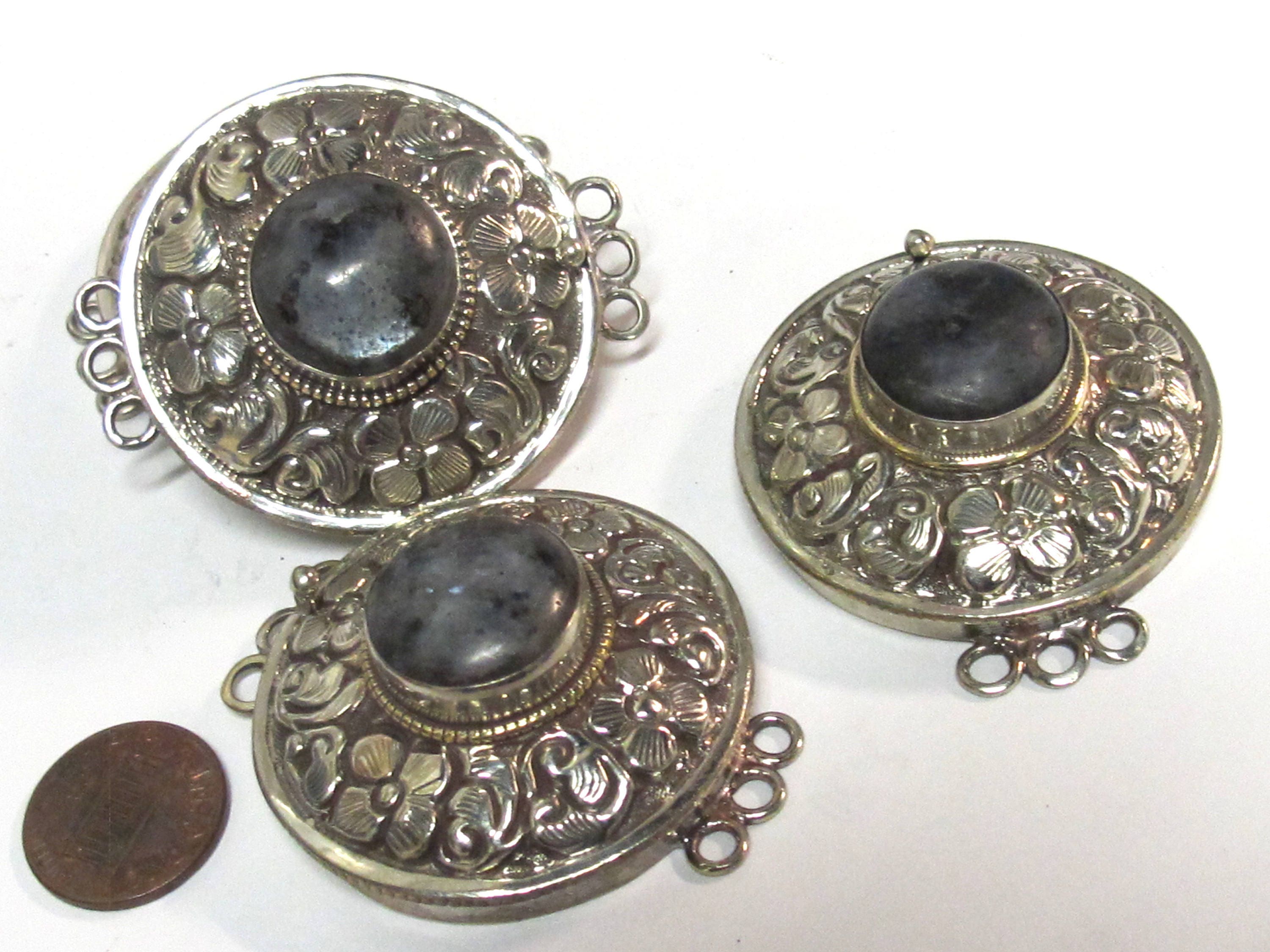1 clasp - Large round shape ethnic Tibetan silver finish labradorite gemstone inlaid statement clasp pendant from Nepal - LN041B