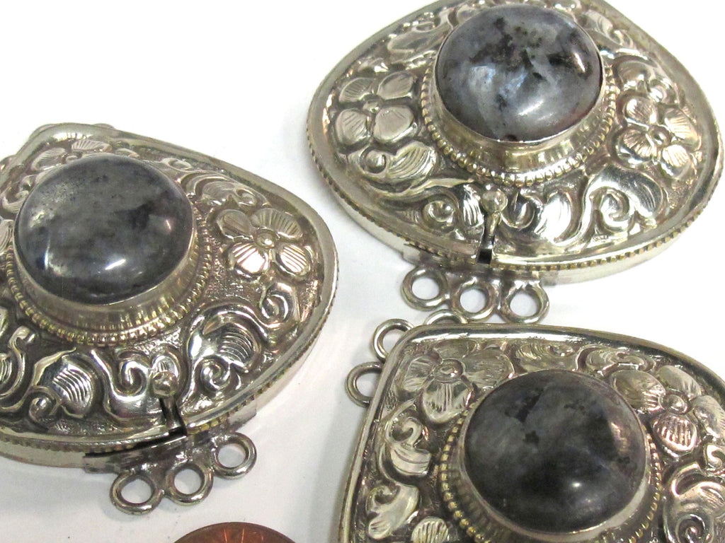 1 clasp - Large triangular heart shape ethnic Tibetan silver finish labradorite gemstone inlaid statement clasp pendant from Nepal - LN041C