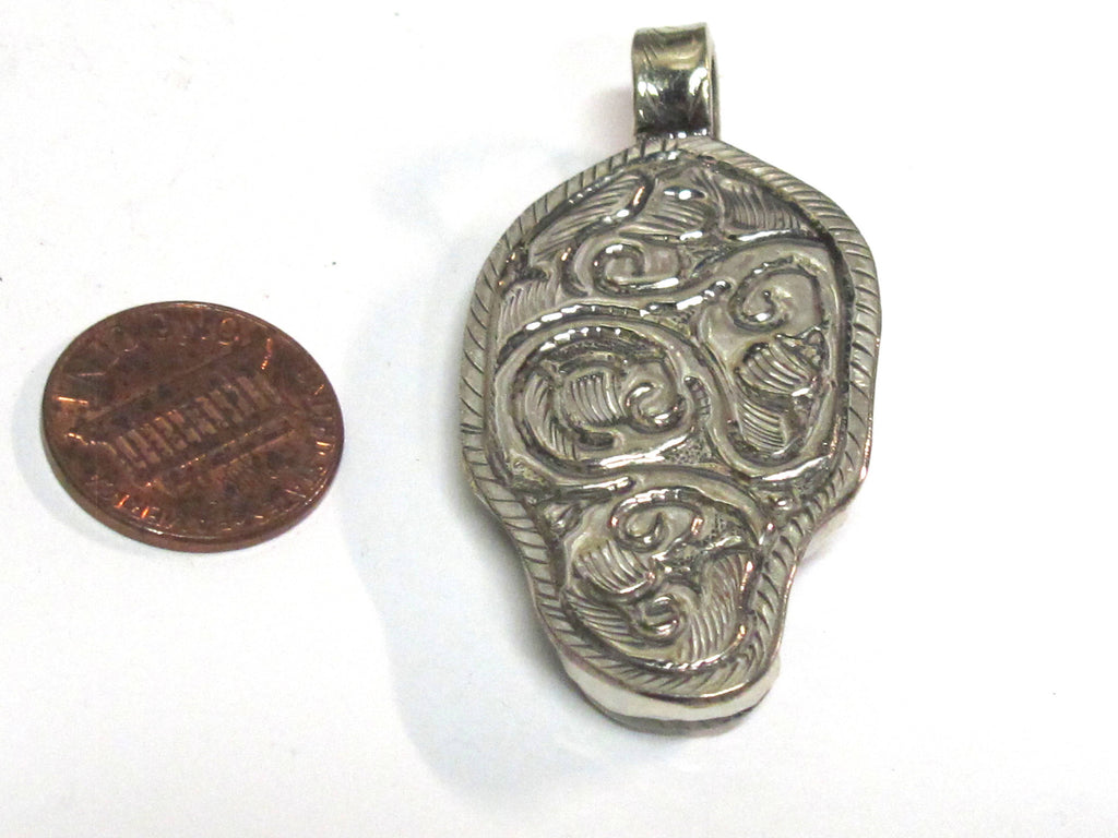 1 Pendant - Intricate carved ethnic Hindu lord Ganesha recycled cattle bone pendant with floral carving on reverse side -- PB007H