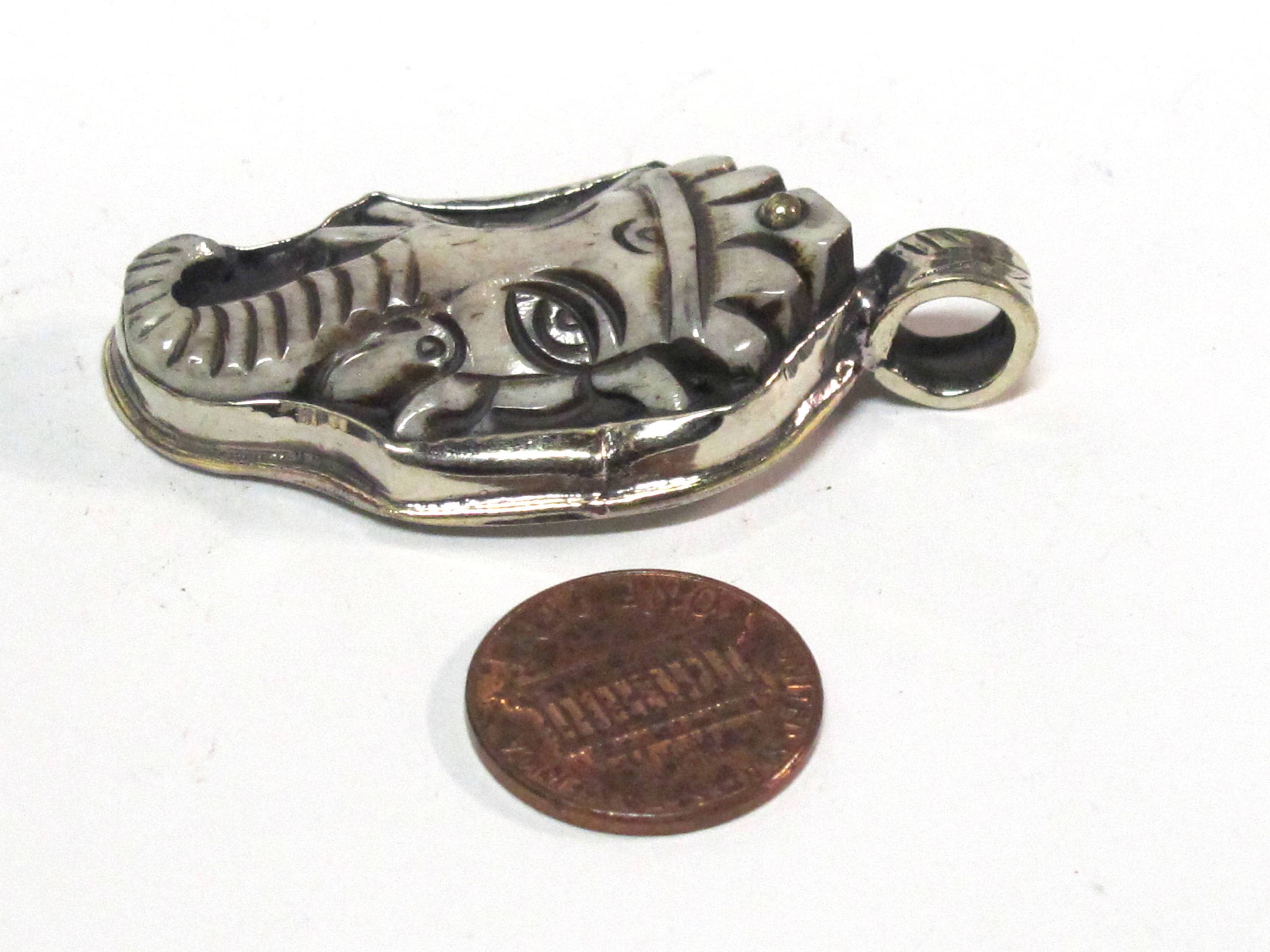 1 Pendant - Intricate carved ethnic Hindu lord Ganesha recycled cattle bone pendant with floral carving on reverse side -- PB007H