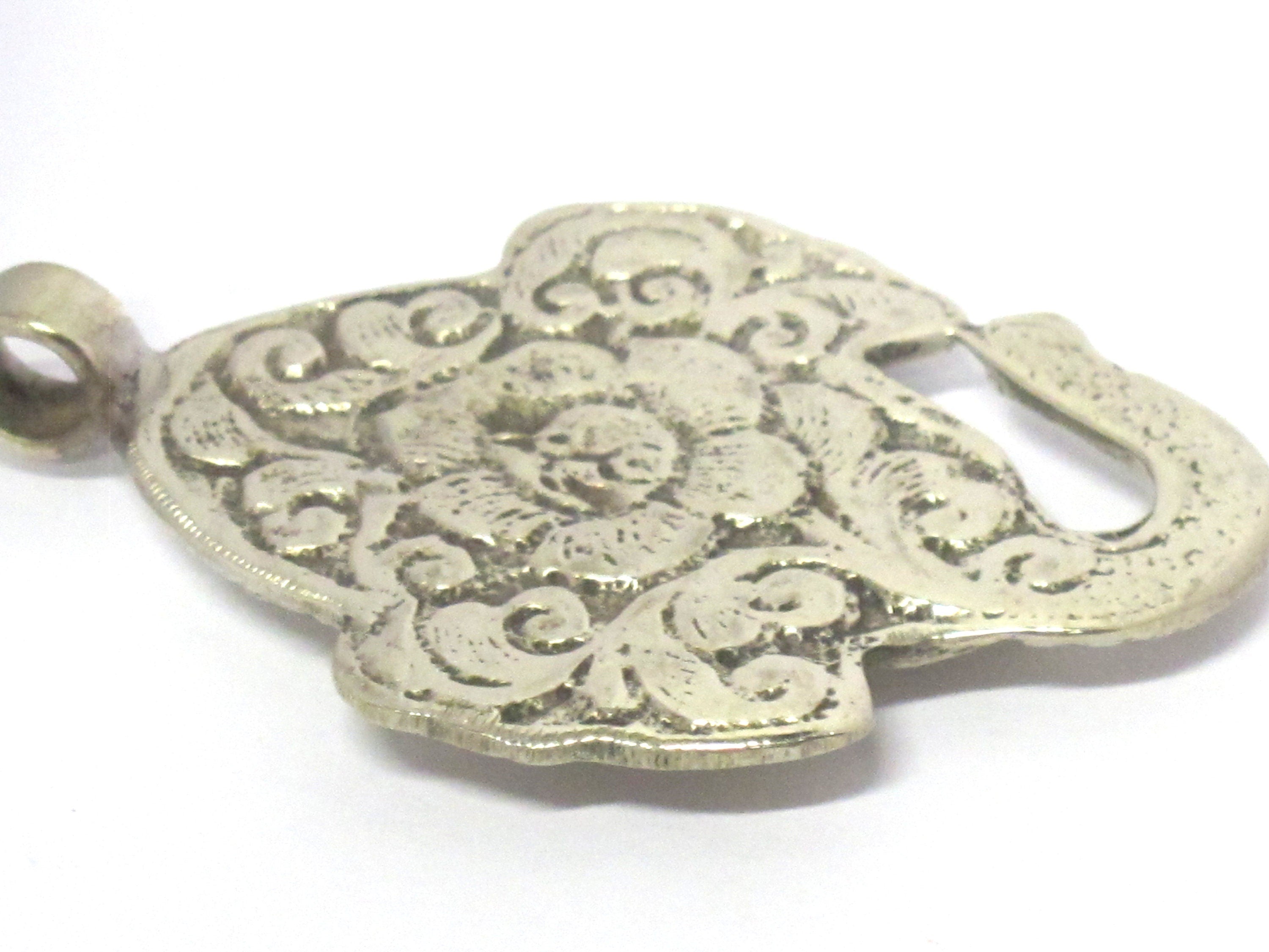 1 Pendant - Beautiful lord Ganesha Ganpati pendant with reverse side floral carving temple decor charm jewelry supply from Nepal - CP133