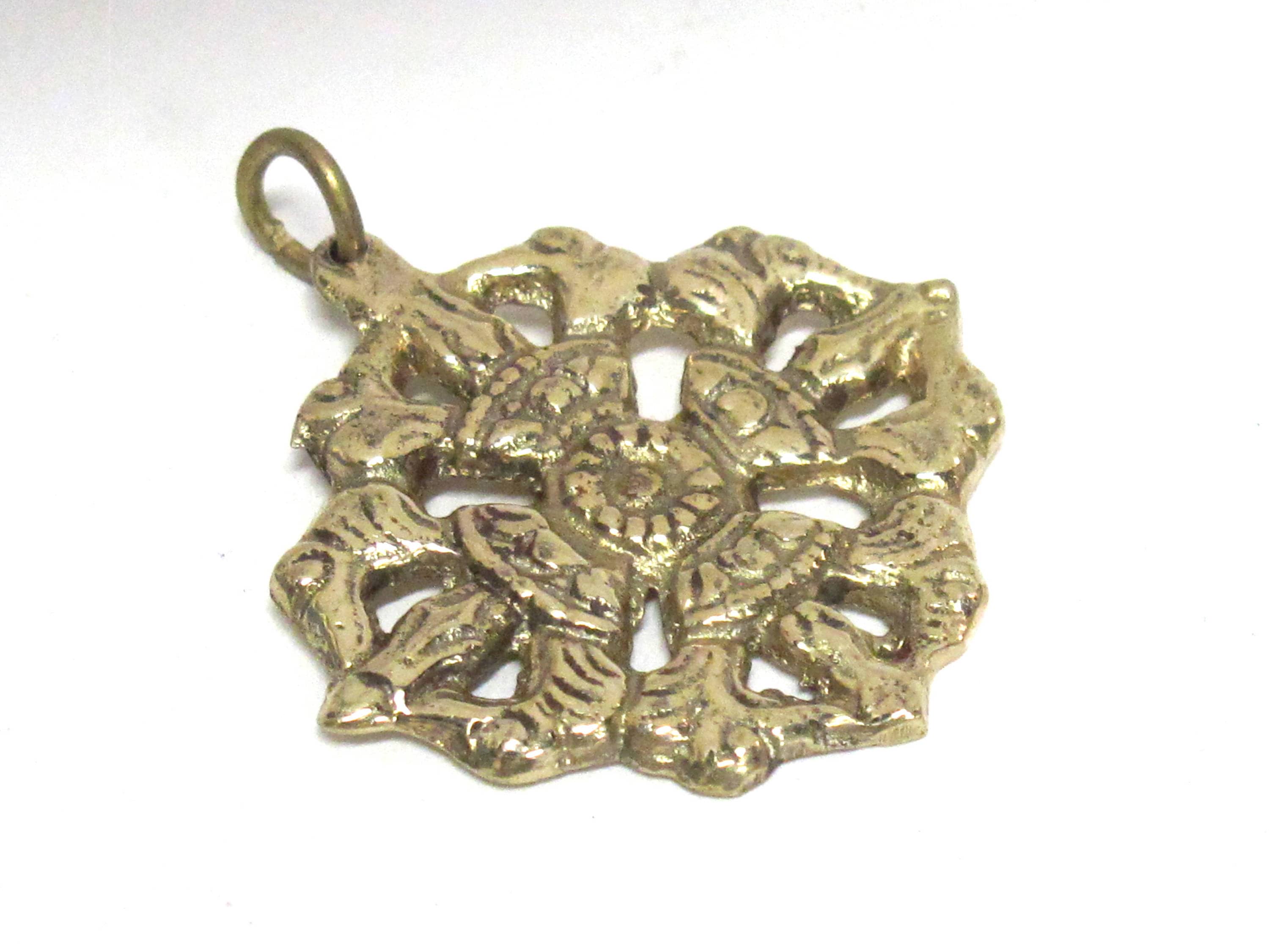 1 Pendant - Tibetan double dorje vajra brass pendant Nepal - CP131