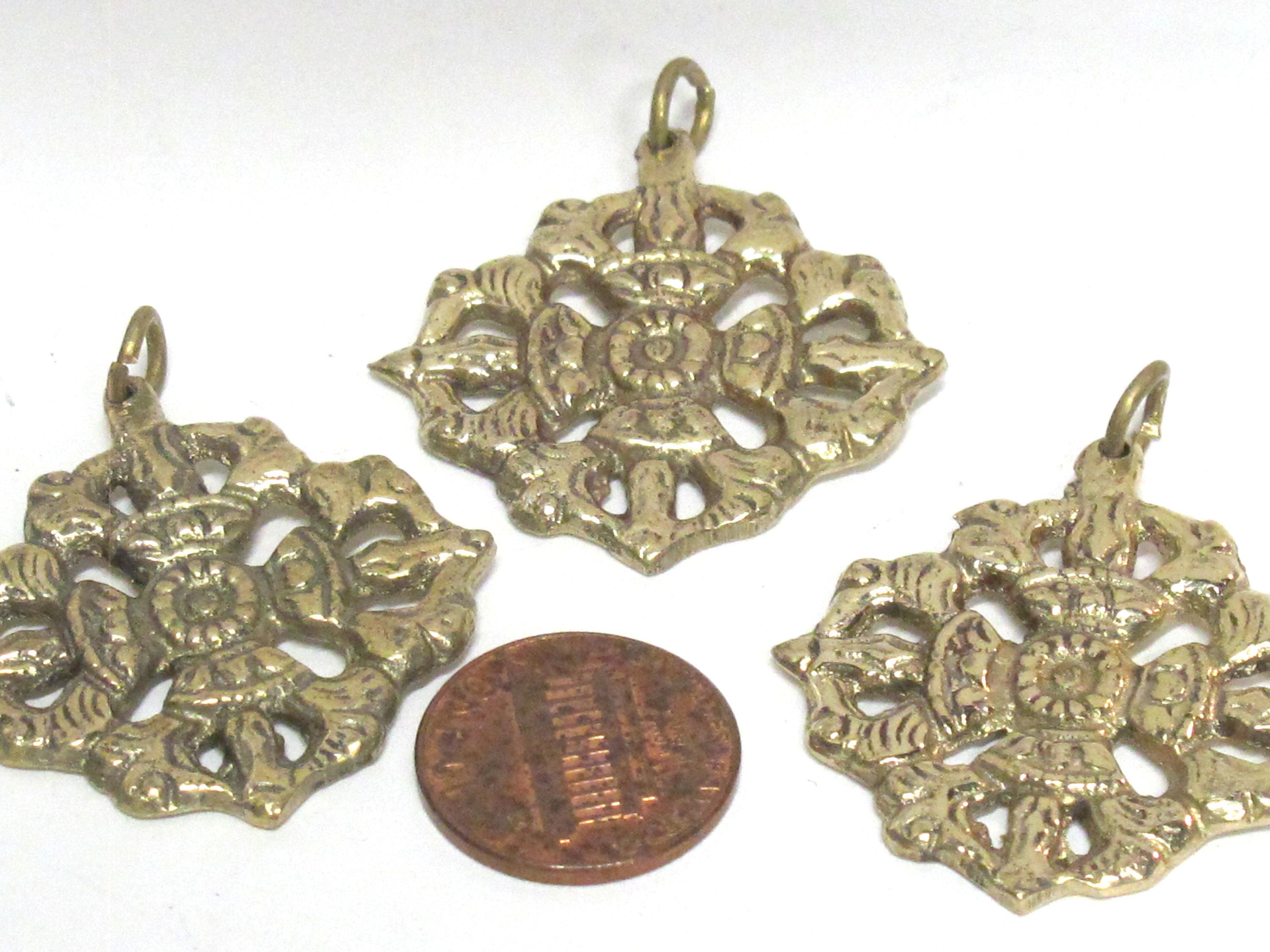 1 Pendant - Tibetan double dorje vajra brass pendant Nepal - CP131