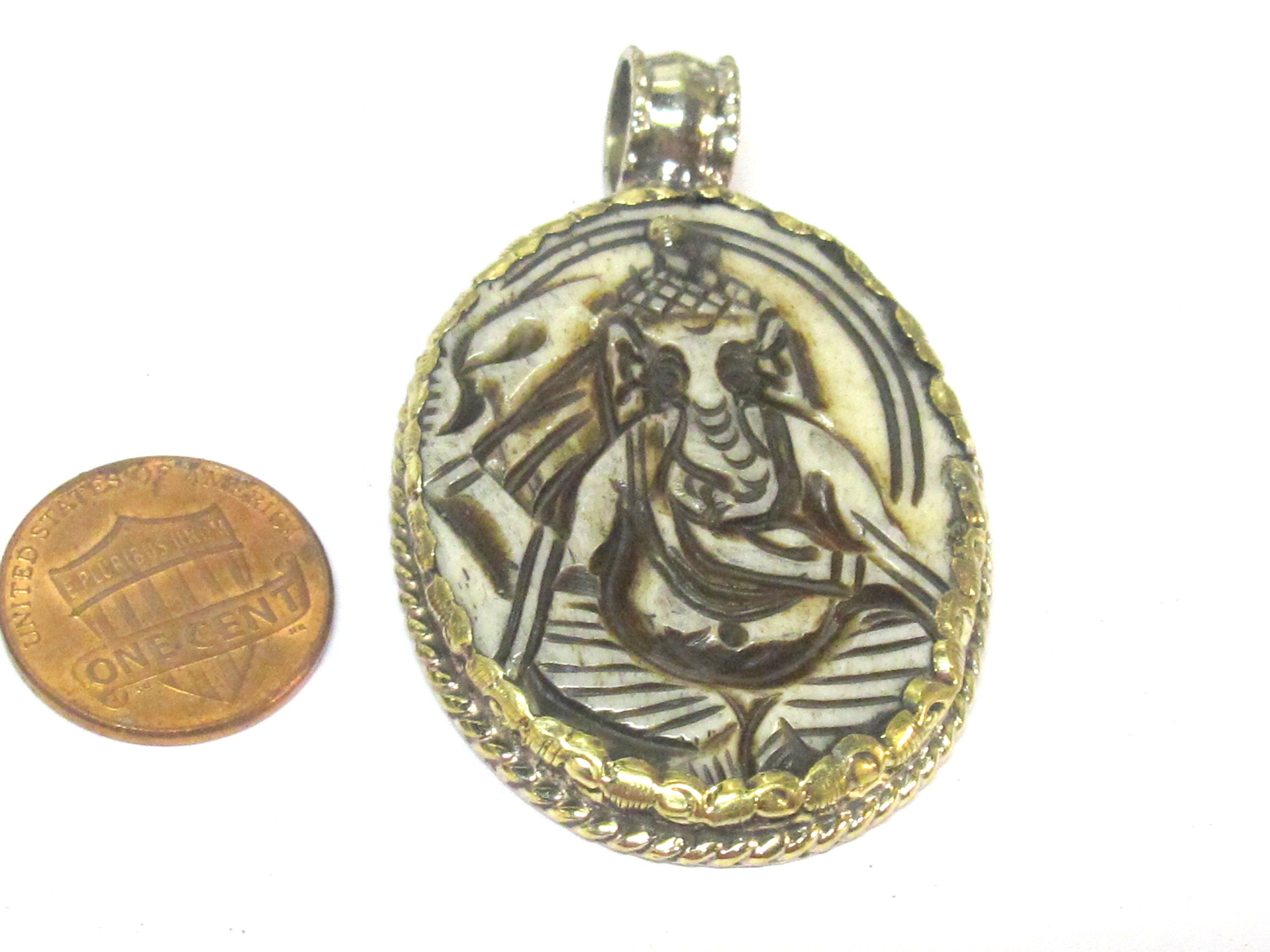 1 Pendant - Intricate carved ethnic Hindu Lord Ganesha recycled cattle bone pendant with floral carving on reverse side - PB007P