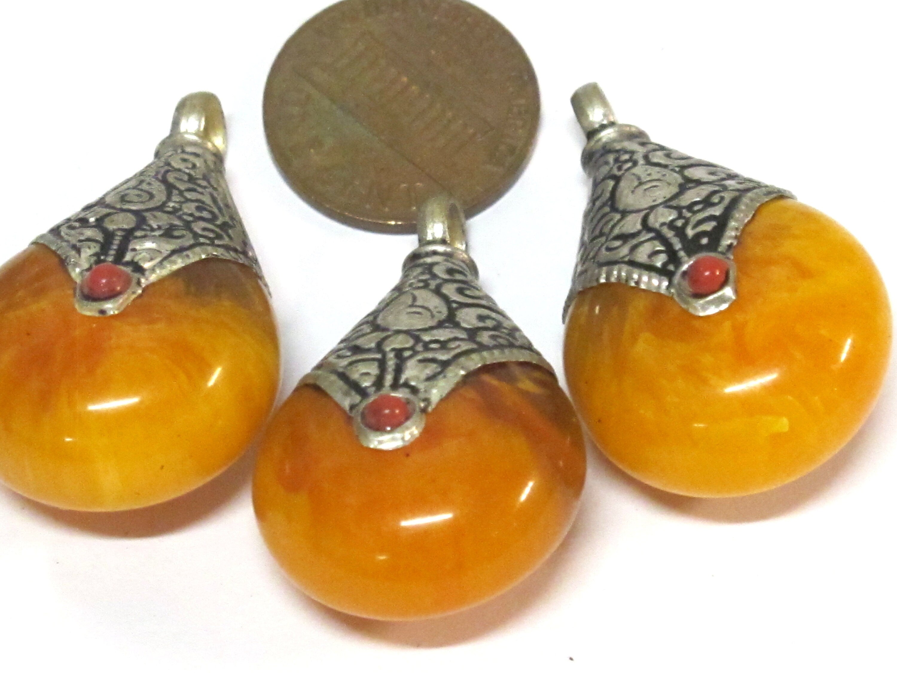 1 Pendant - Tibetan silver honey copal resin reversible pendant charms with lotus flower design on bail - PM612A