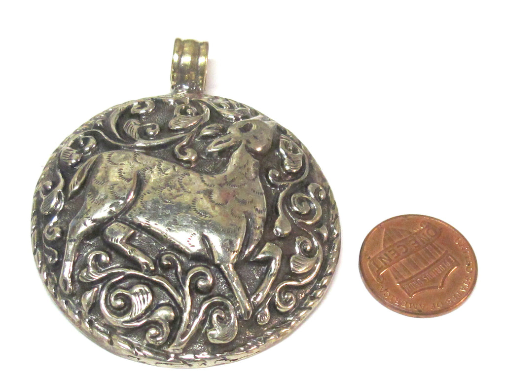 1 Pendant - Gorgeous Tibetan silver repousse Deer pendant with reverse side detailed carving design from Nepal - PM351F