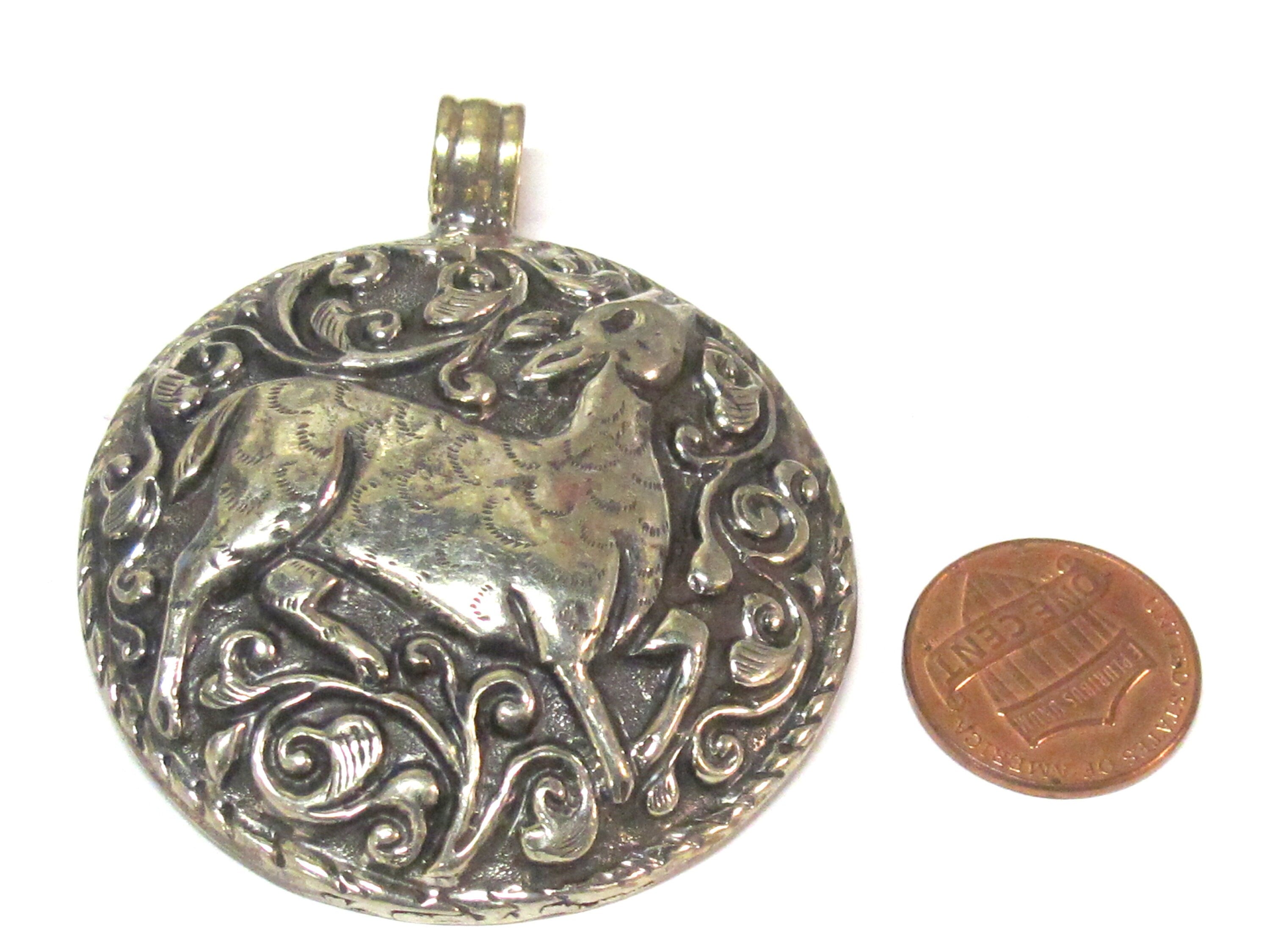 1 Pendant - Gorgeous Tibetan silver repousse Deer pendant with reverse side detailed carving design from Nepal - PM351F
