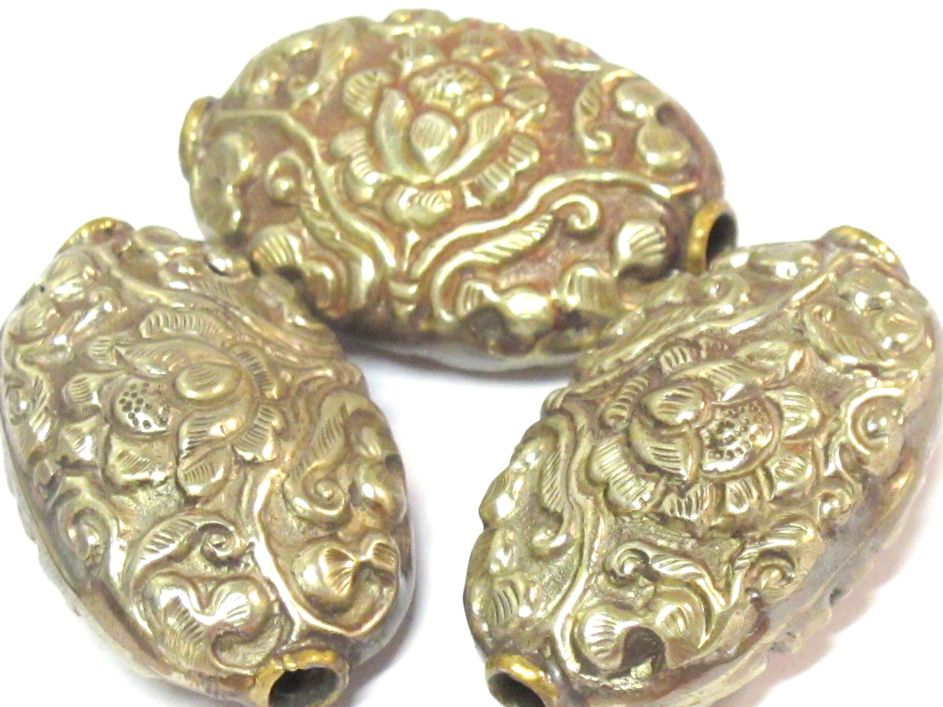 1 Bead - Large oval shape Tibetan repousse antiqued finish Lotus floral design reversible focal pendant bead - BD642