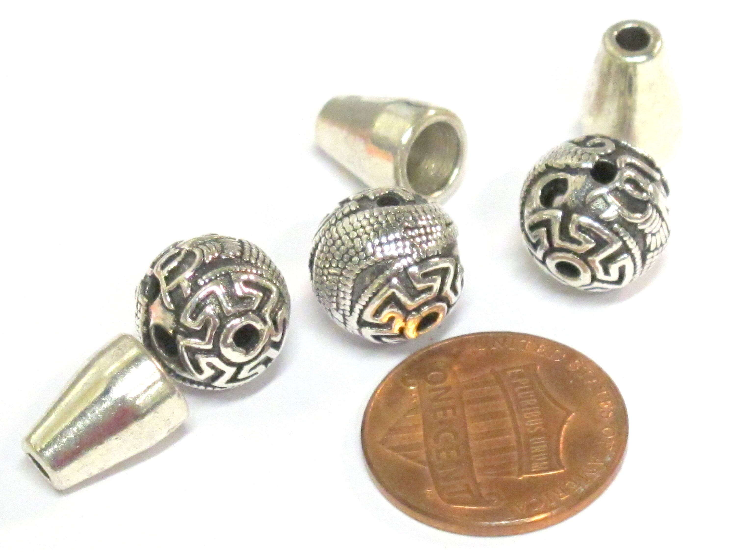 1 Guru bead - Tibetan silver 3 hole Guru Bead dragon design 11 - 12 mm size with column bead - GB066