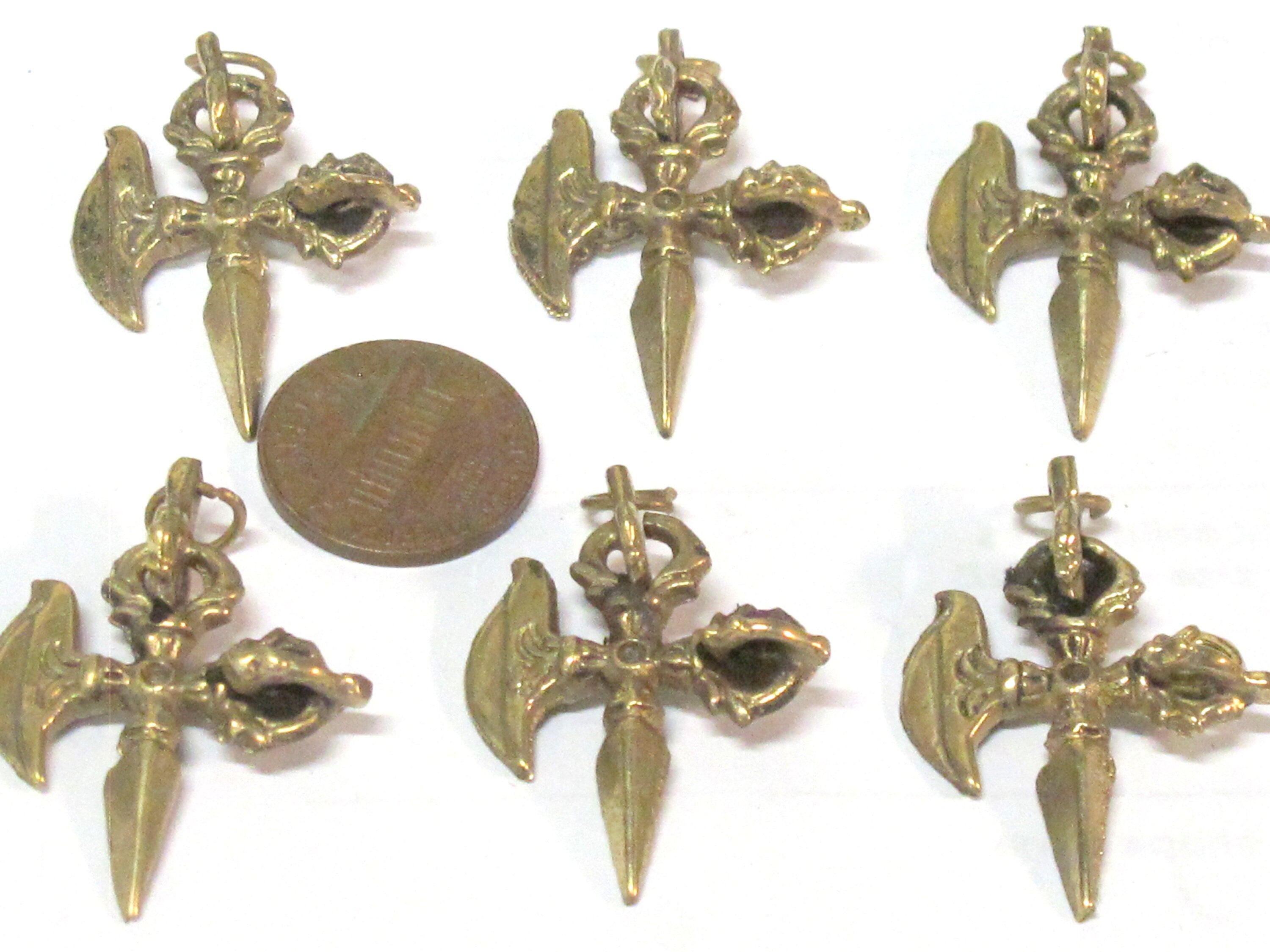 1 Pendant - Ethnic small medium size Tibetan Dorje Vajra axe brass pendant from Nepal - CP137