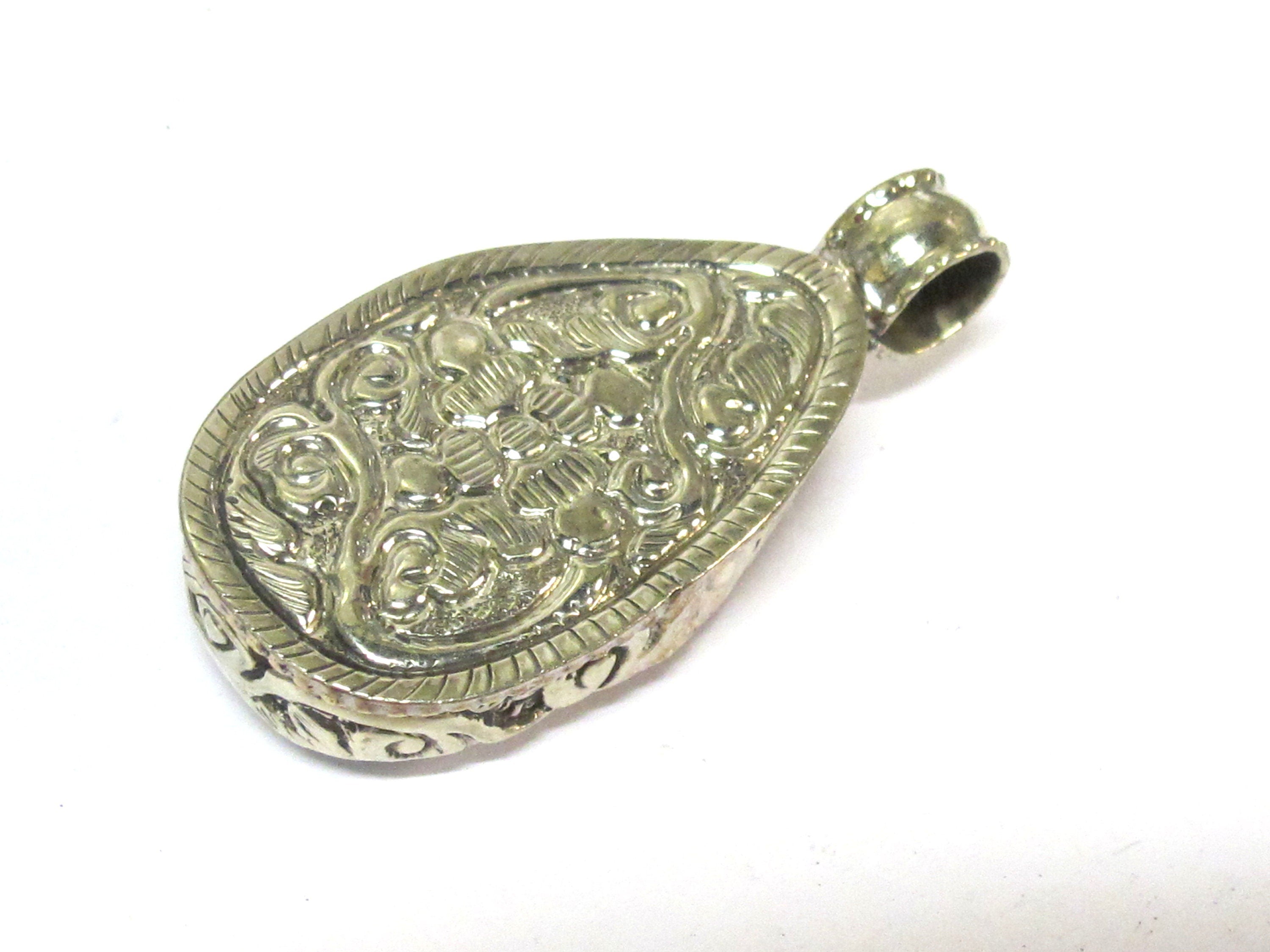 1 Pendant - Large carved bone Hindu lord Shiva pendant with floral carving on reverse side - PB010A