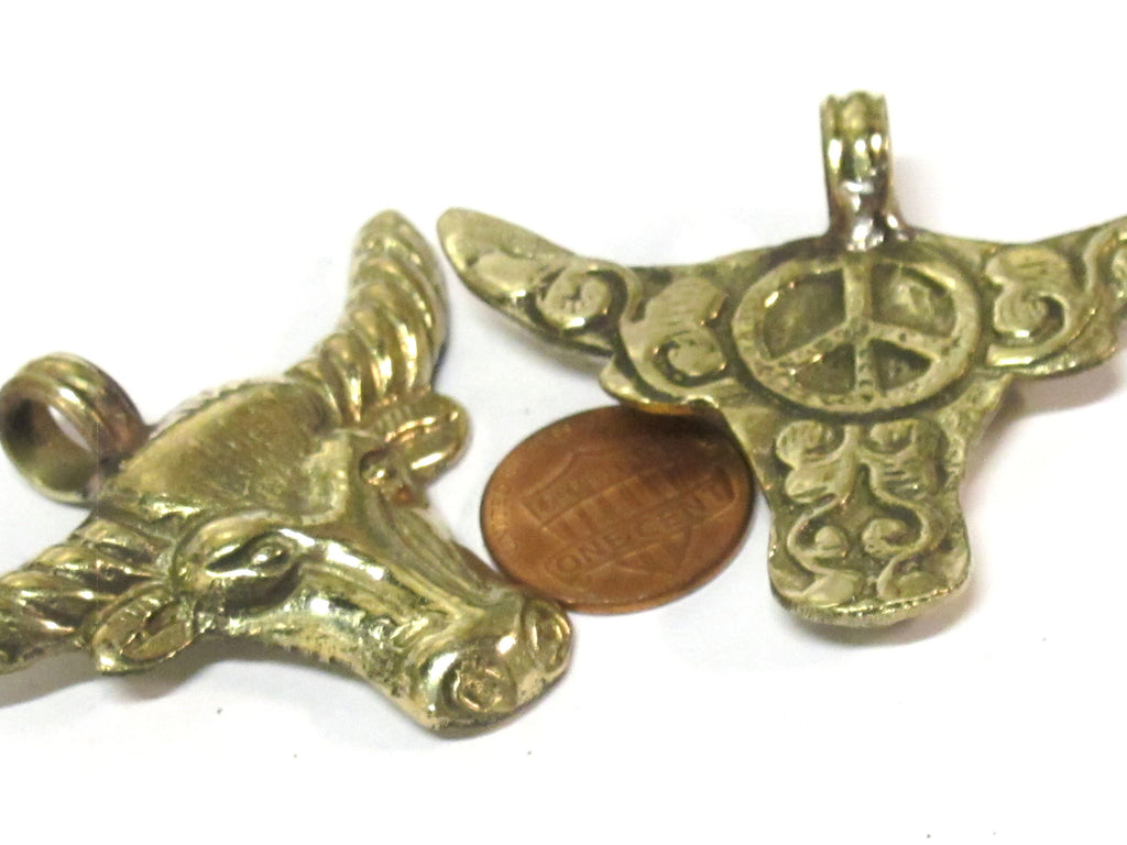 1 Pendant - Large size solid brass cattle skull head horn pendant with reverse side carving design - CP134