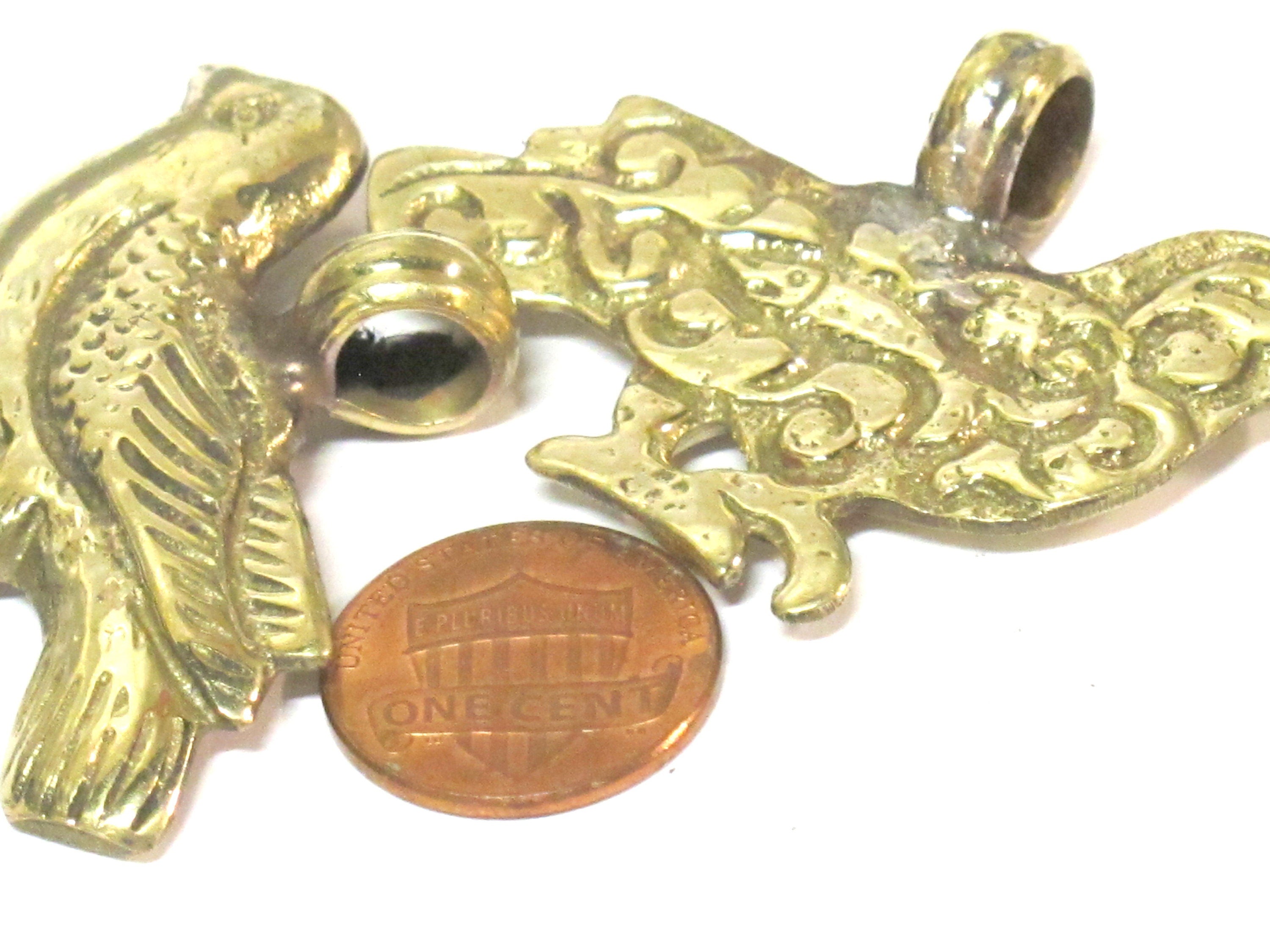 1 Pendant - Medium size solid brass bird pendant with reverse side carving design - CP135