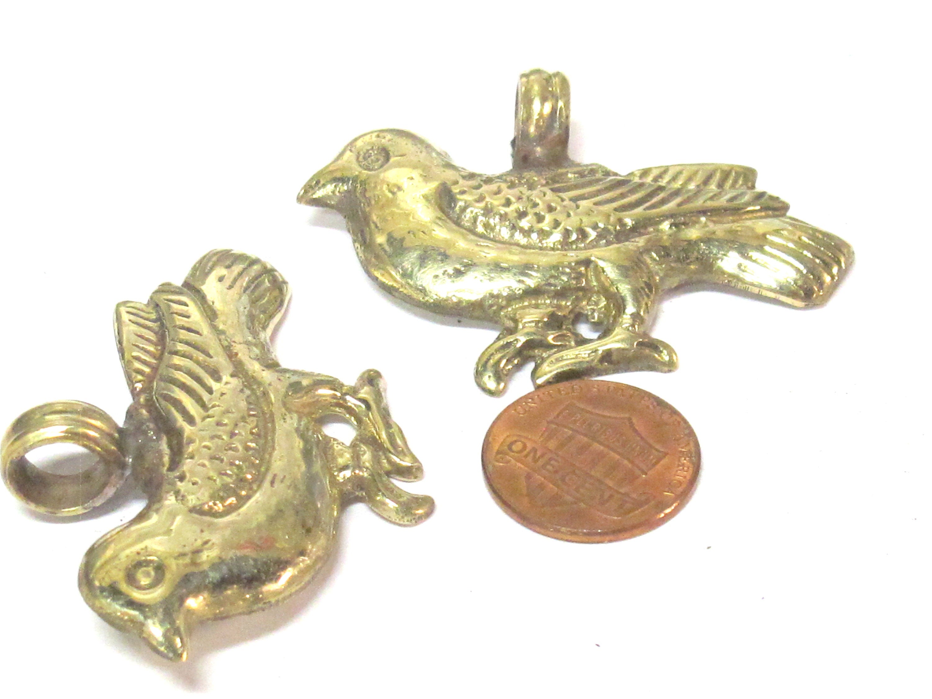 1 Pendant - Medium size solid brass bird pendant with reverse side carving design - CP135