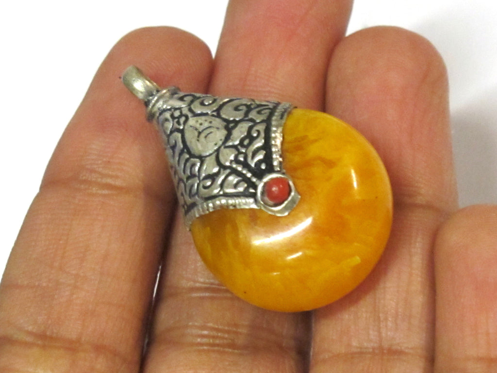 1 Pendant - Tibetan silver honey copal resin reversible pendant charms with lotus flower design on bail - PM612A