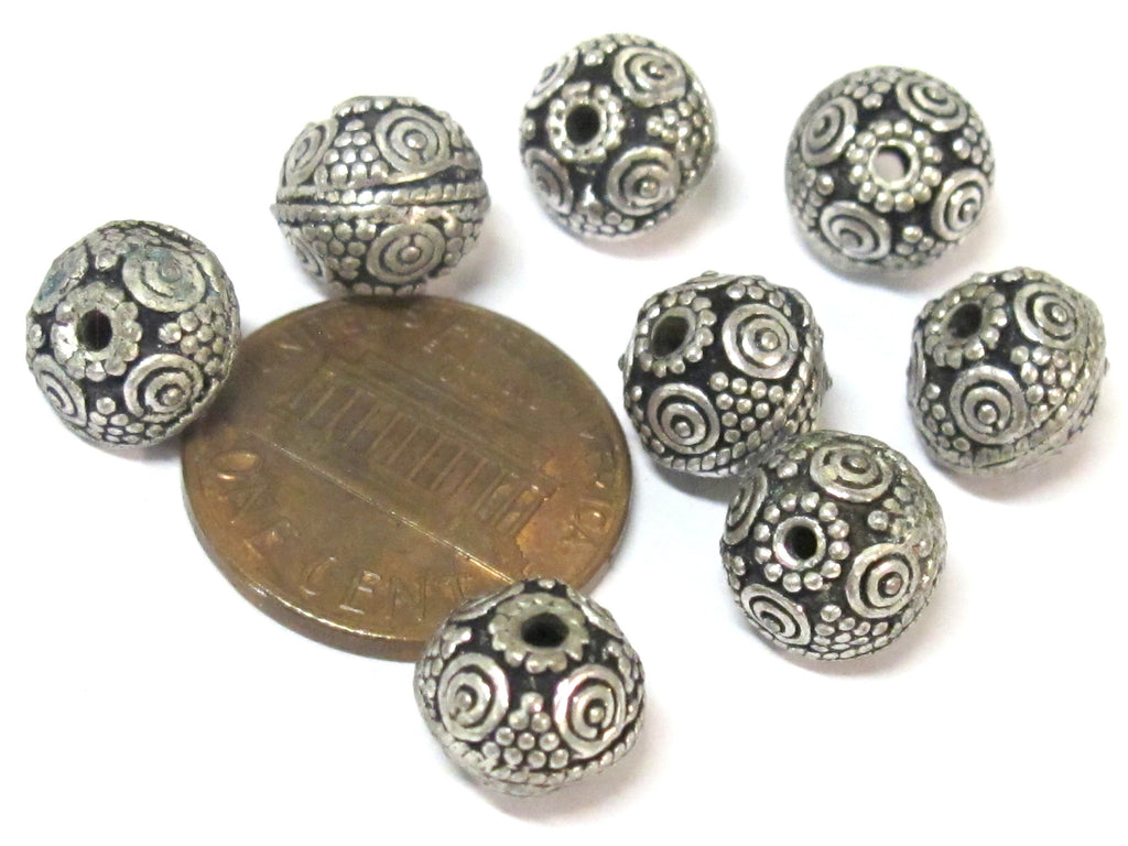8 BEADS - Tibetan oval shape antiqued silver color finish small size metal alloy beads from Nepal - BD645D