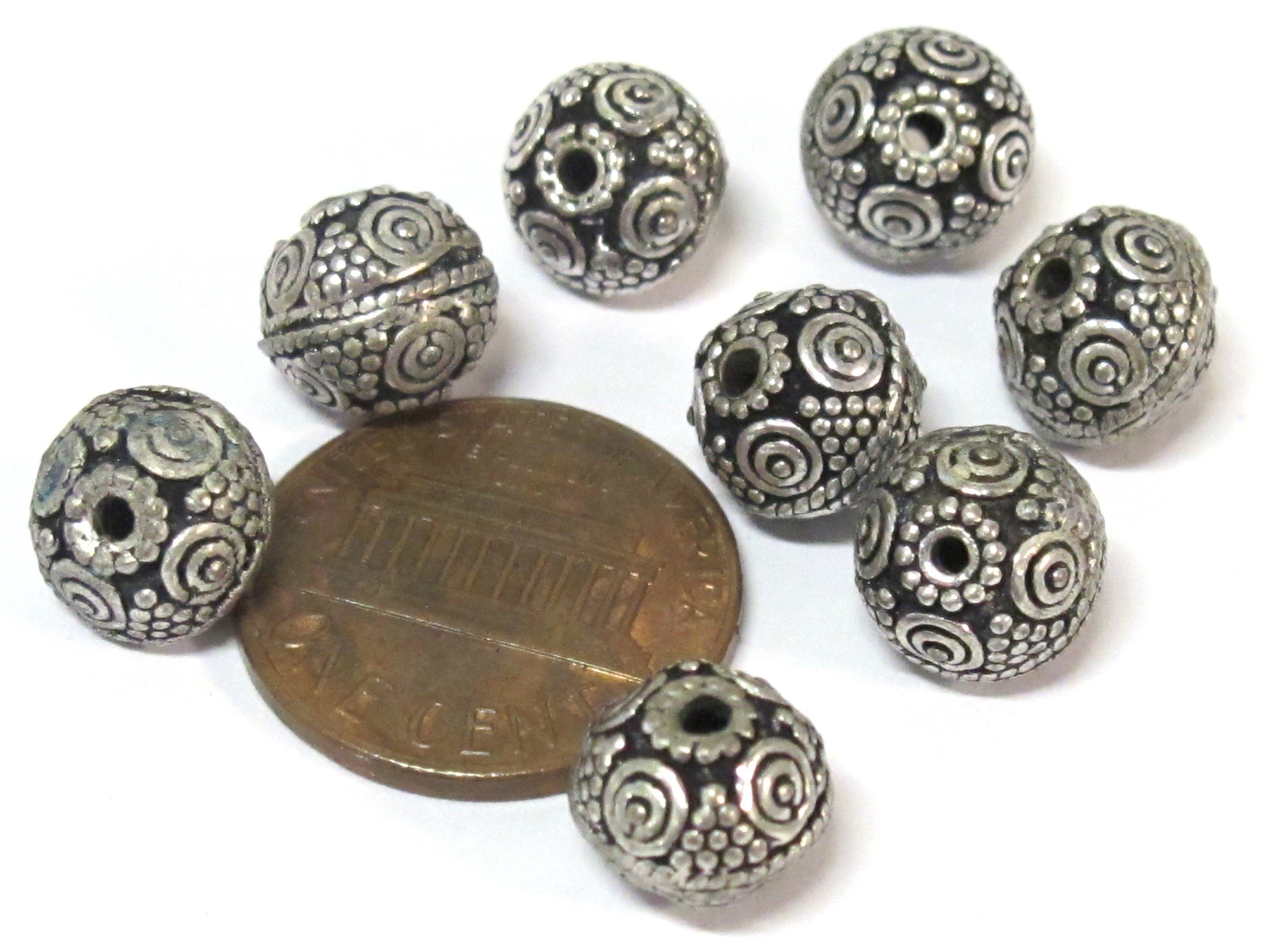 4 BEADS - Tibetan oval shape antiqued silver color finish small size metal alloy beads from Nepal - BD645D