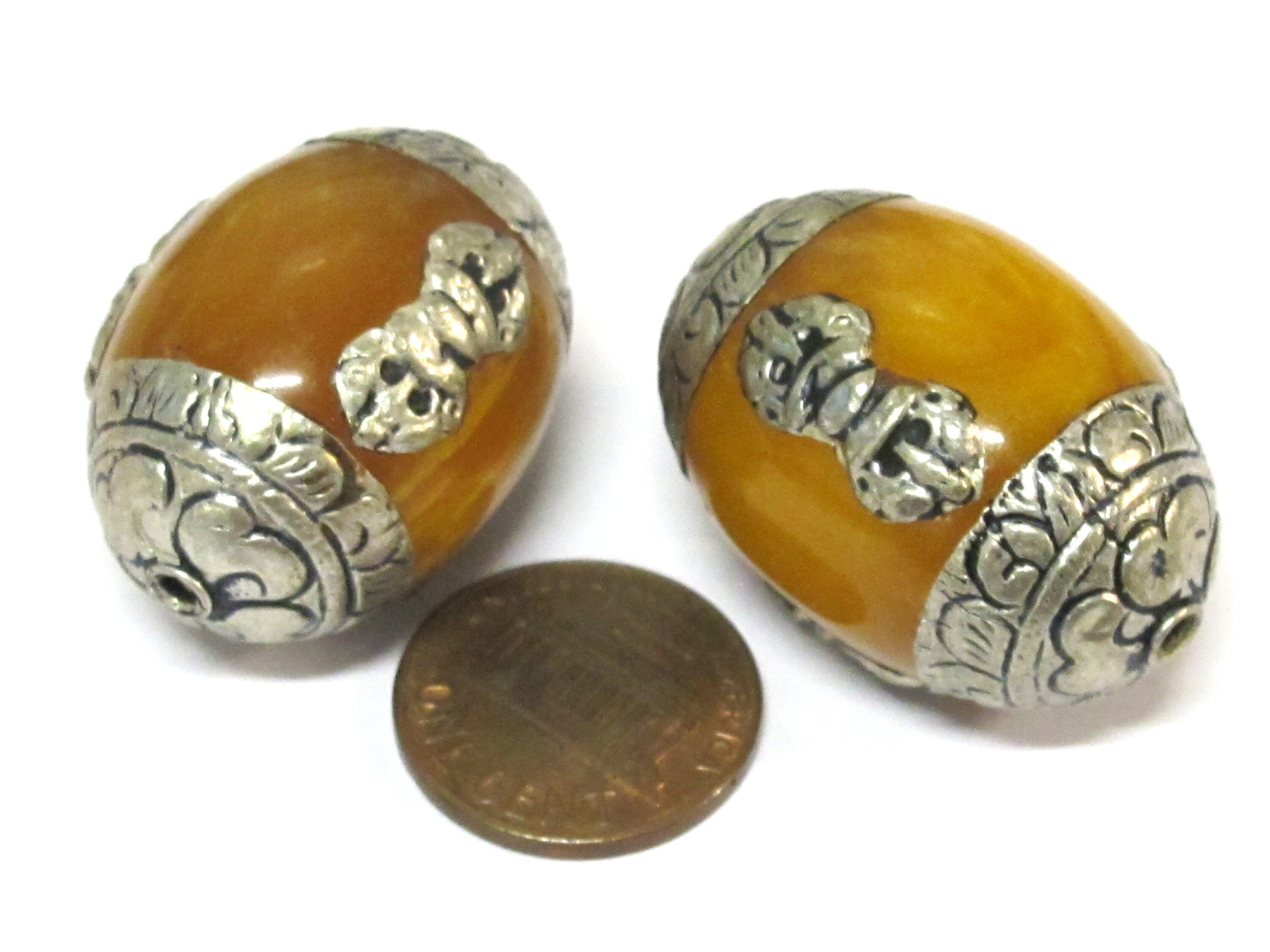 1 bead - Large Tibetan honey copal resin capped bead with tibetan silver dorje vajra symbol - BD121B