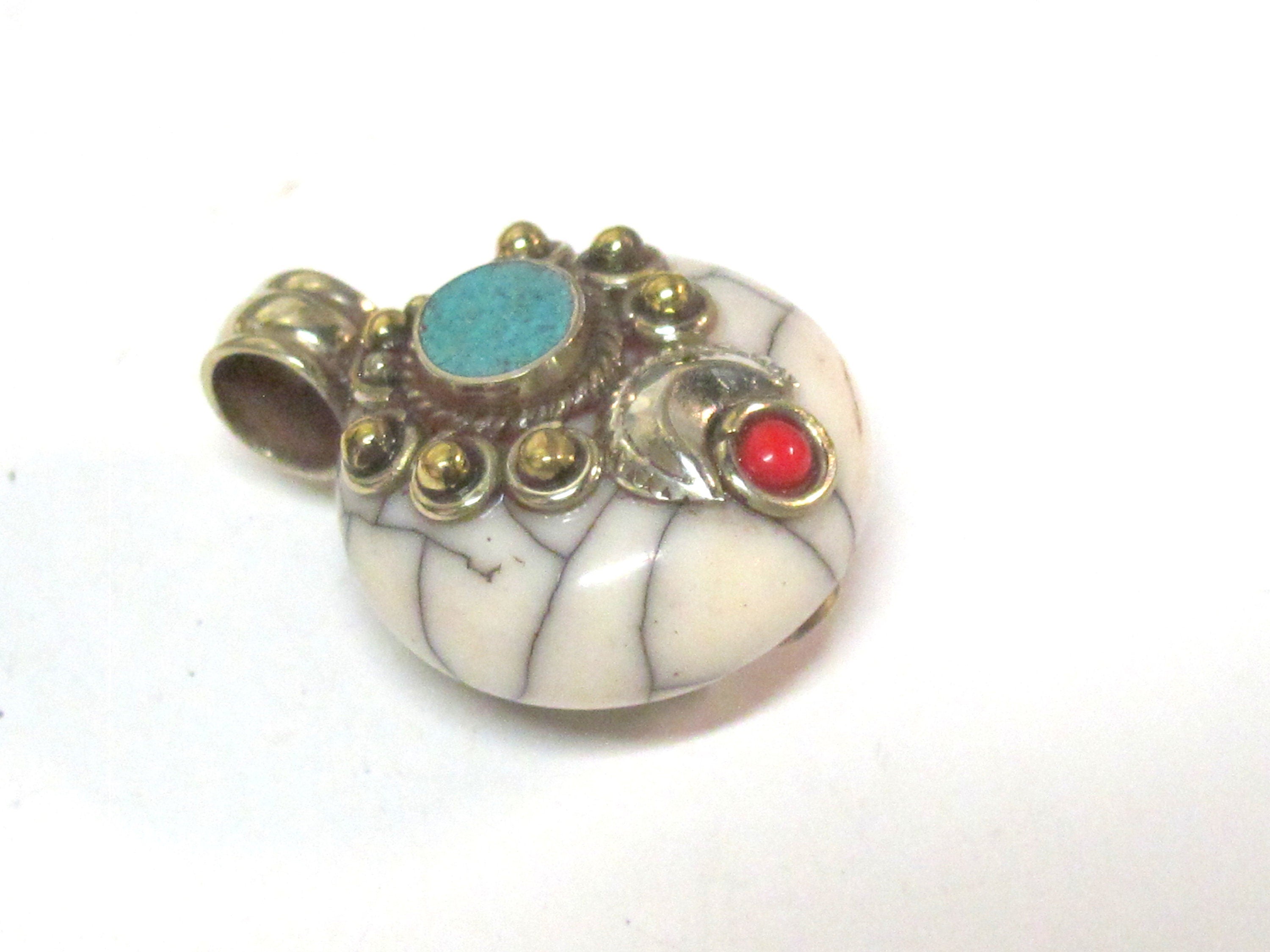 Reversible Tibetan Nepal small size white color crackle resin pendant with brass and turquoise inlay jewelry making supply - PM394B