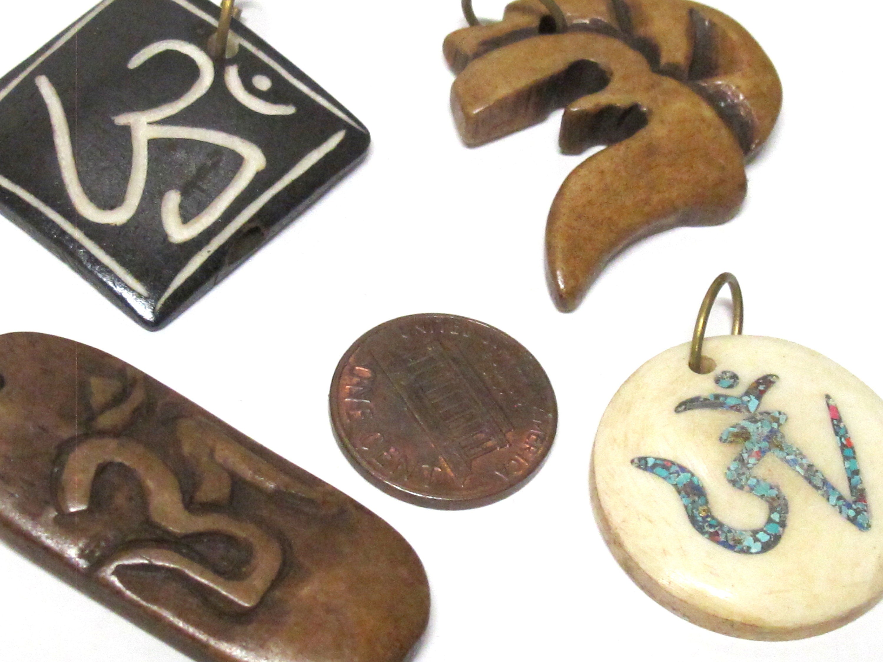 4 bone pendants - Nepal om bone pendants recycled cattle bone pendant charms yoga bag accessories Nepal wholesale lot PB079K