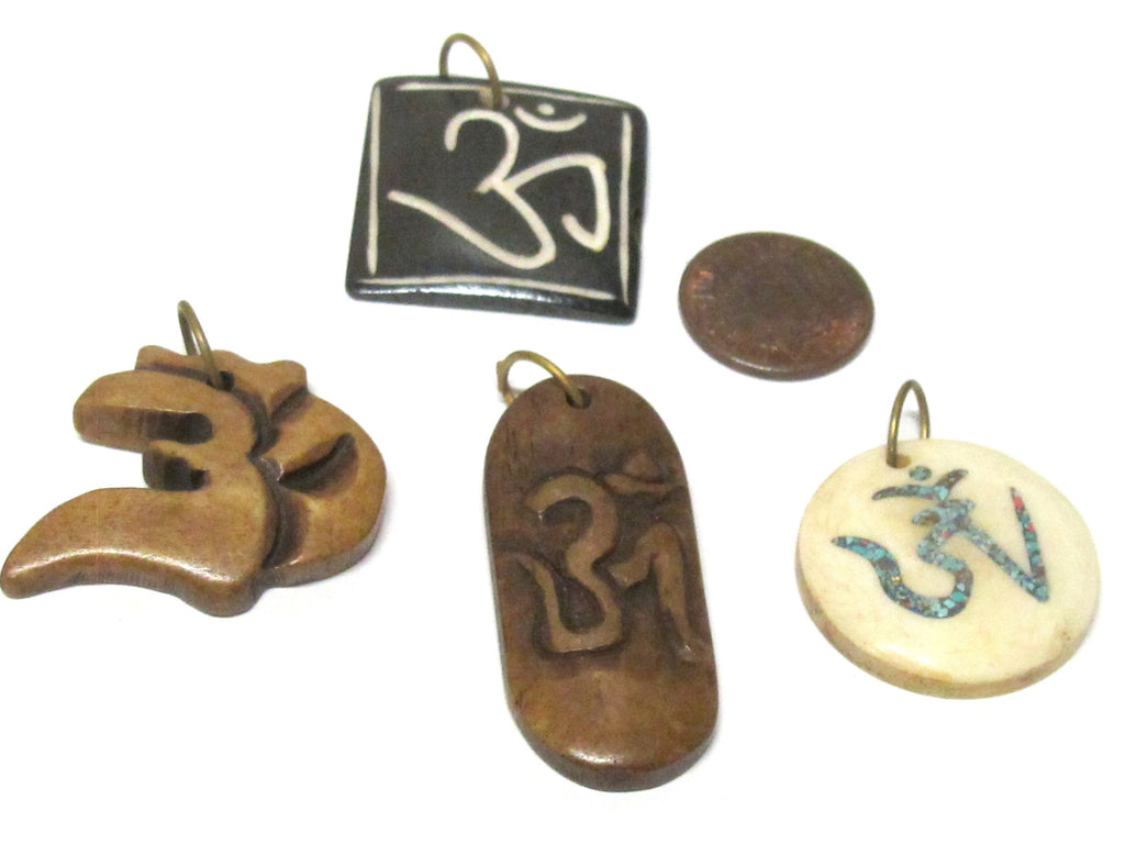 4 bone pendants - Nepal om bone pendants recycled cattle bone pendant charms yoga bag accessories Nepal wholesale lot PB079K