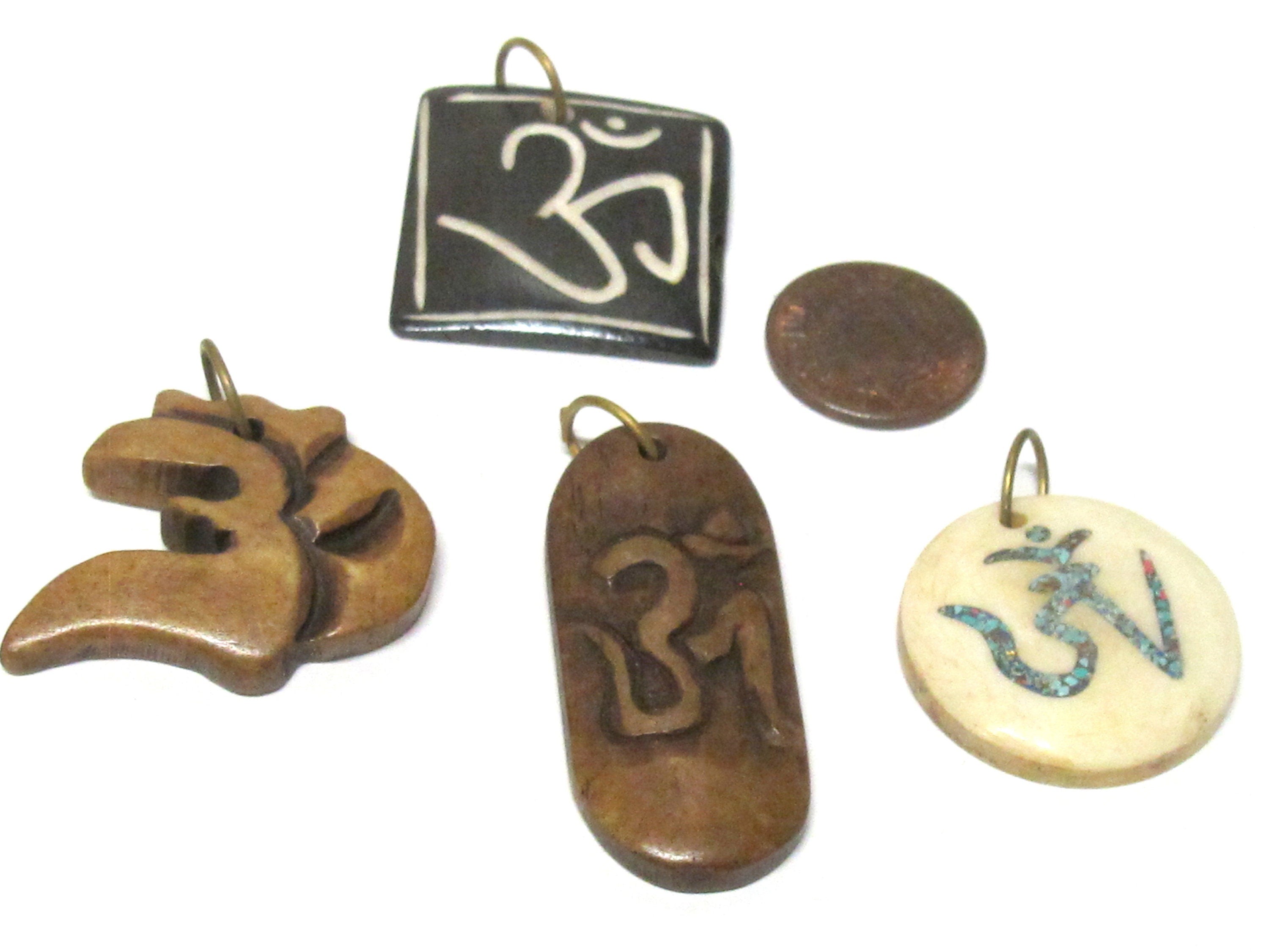 4 bone pendants - Nepal om bone pendants recycled cattle bone pendant charms yoga bag accessories Nepal wholesale lot PB079K