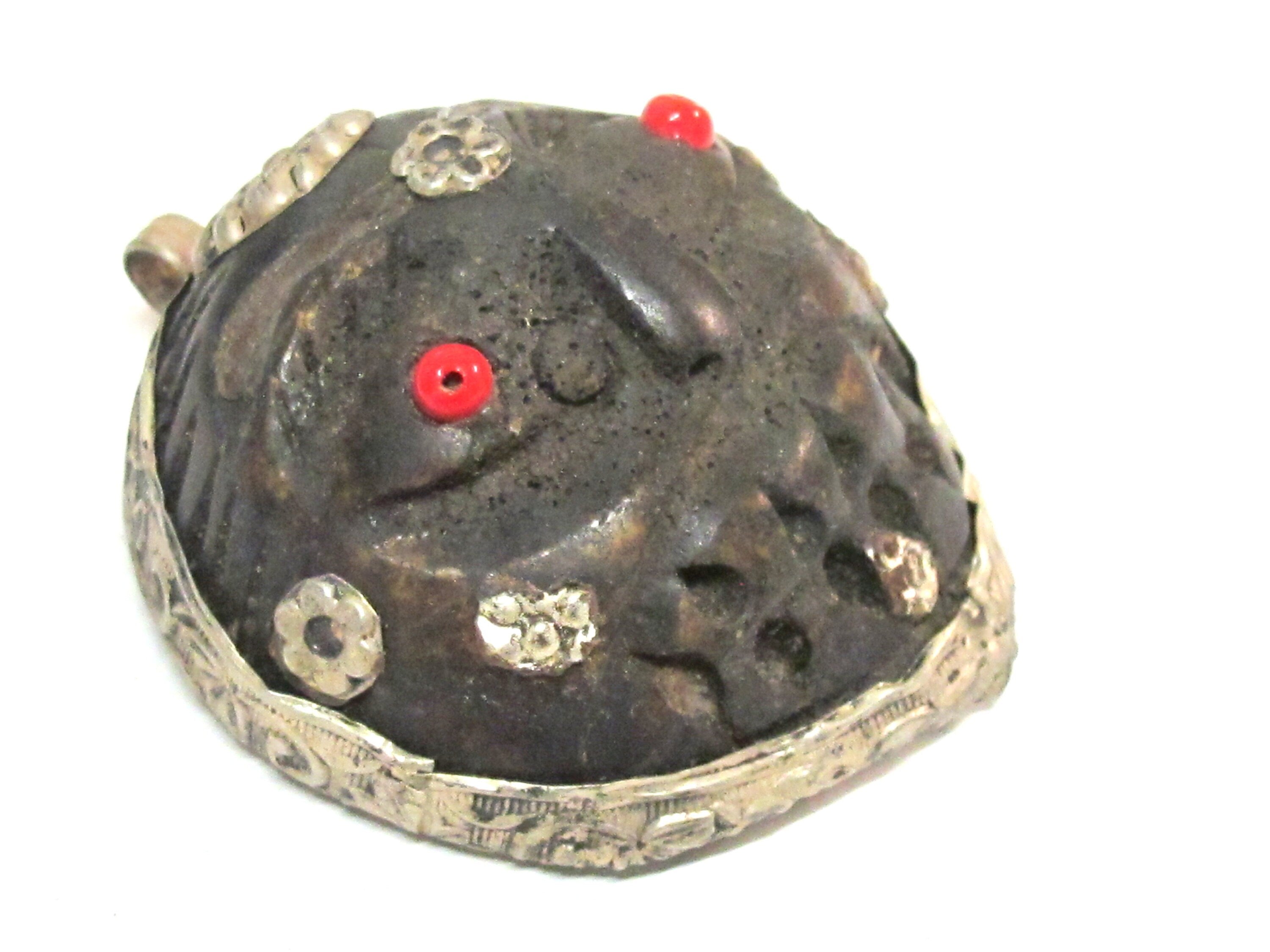 1 Pendant - Unique large tribal carved face recycled cattle bone pendant from Nepal encased in tibetan silver color carved bail - PB118A