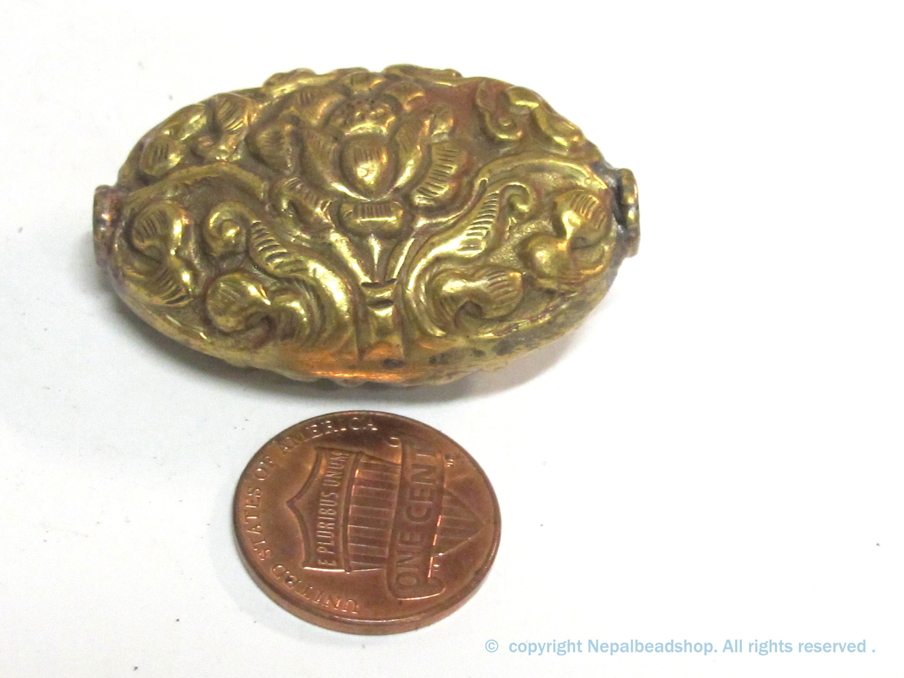 1 Bead Tibetan bead nepal bead tibet bead Large oval shape Tibetan repousse antiqued golden finish Lotus floral design brass bead - BD641K