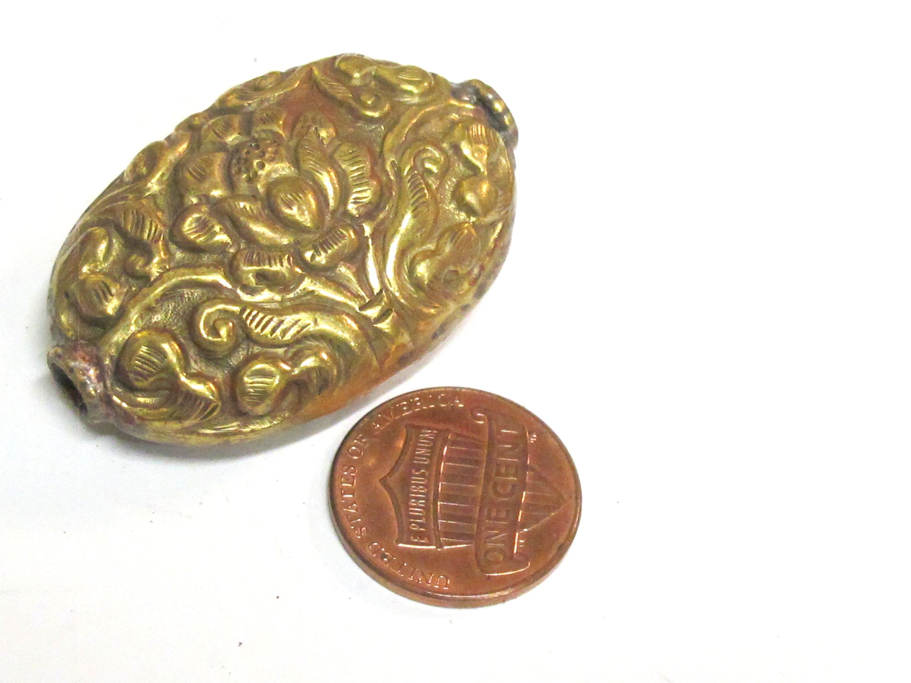 1 Bead Tibetan bead nepal bead tibet bead Large oval shape Tibetan repousse antiqued golden finish Lotus floral design brass bead - BD641K