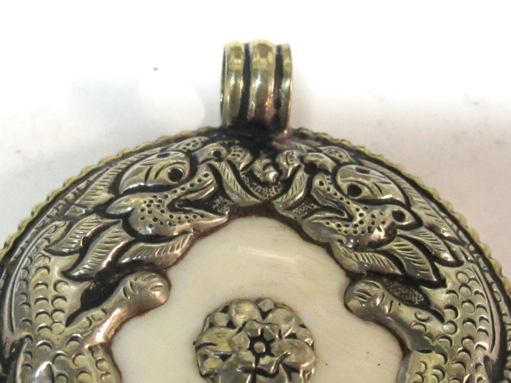 Tibetan pendants - Exotic naga conch shell Tibetan antiqued silver double Dragon Tibetan pendant Nepal - PM246K