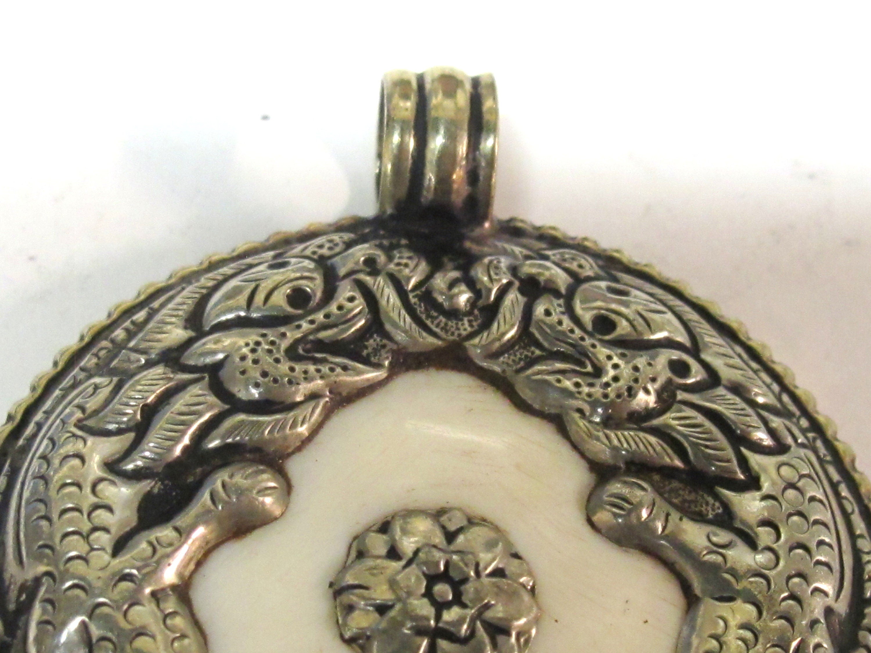 Tibetan pendants - Exotic naga conch shell Tibetan antiqued silver double Dragon Tibetan pendant Nepal - PM246K