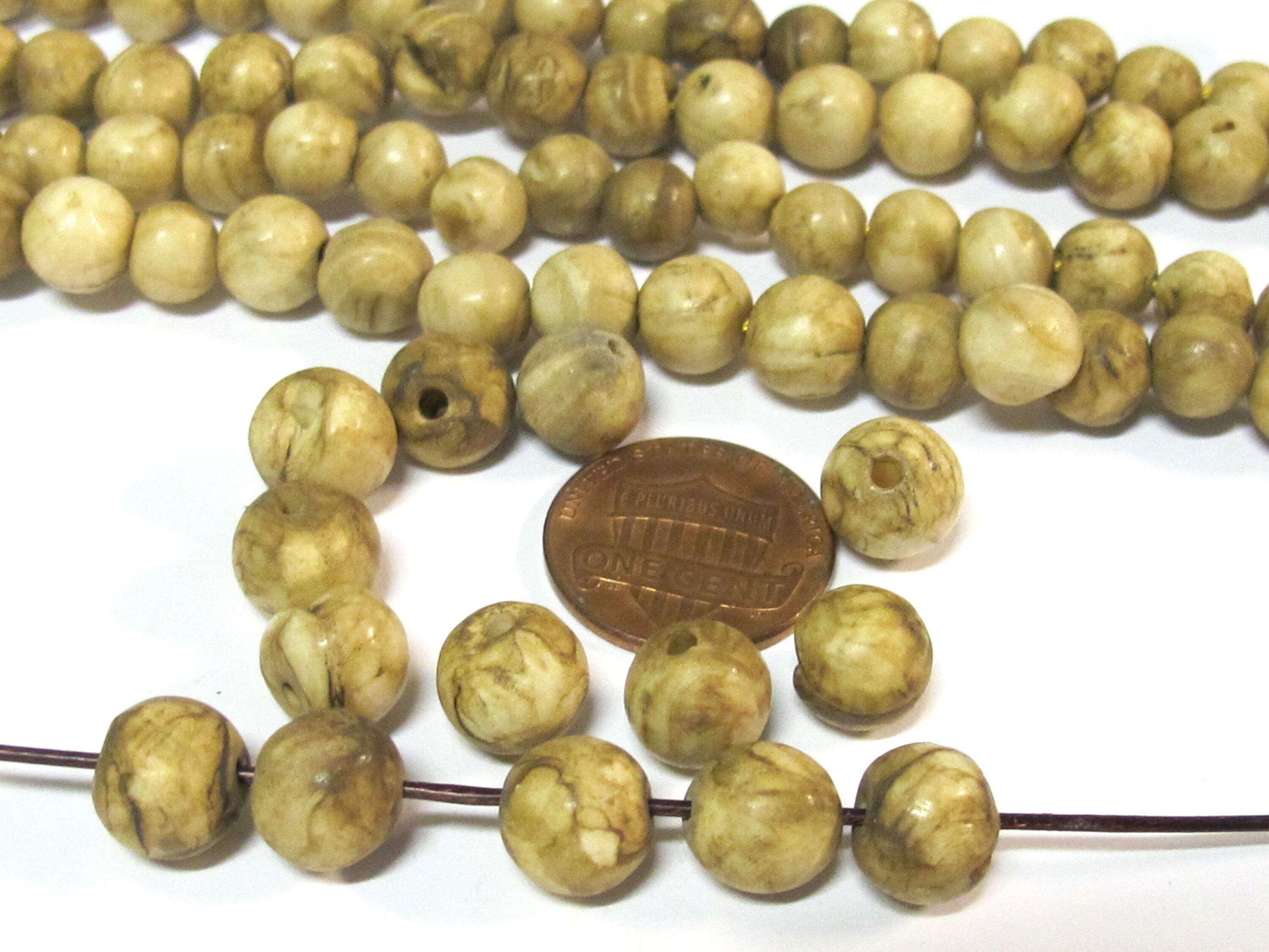 10 Beads - Small Ethnic nepal natural conch shell beads -- CH009D