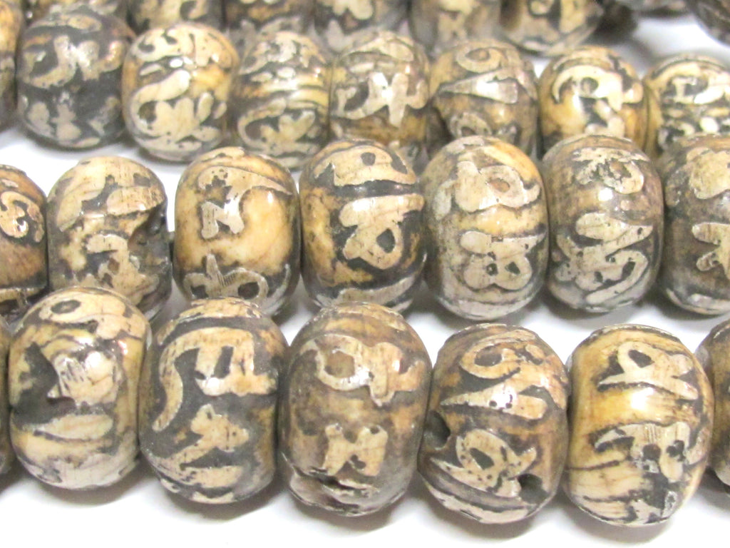 2 Beads -nepal beads tibetan beads Old shell beads Large size 19 - 21 mm Tibetan Om carved conch shell beads- CH006K