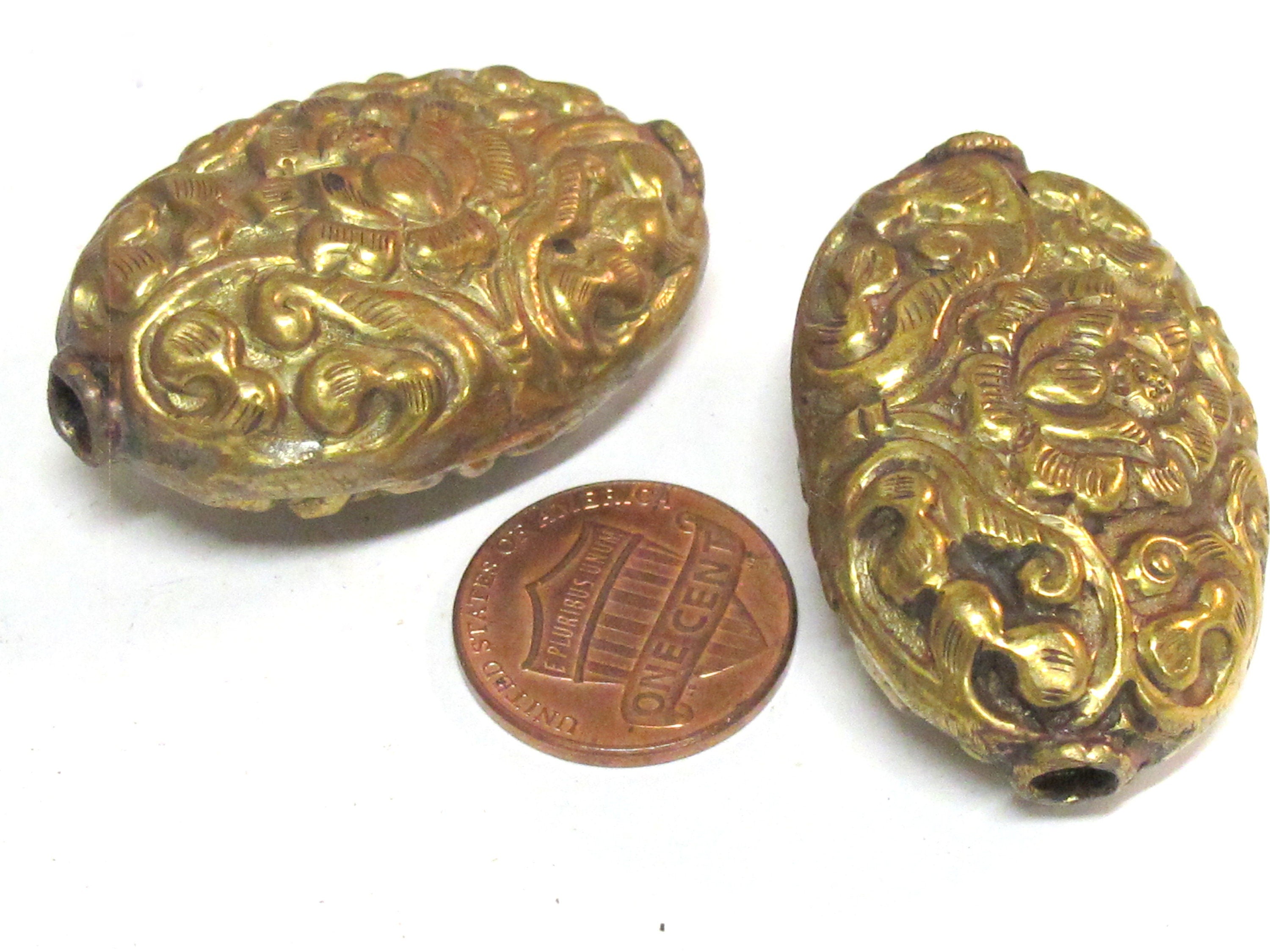 1 Bead Tibetan bead nepal bead tibet bead Large oval shape Tibetan repousse antiqued golden finish Lotus floral design brass bead - BD641K